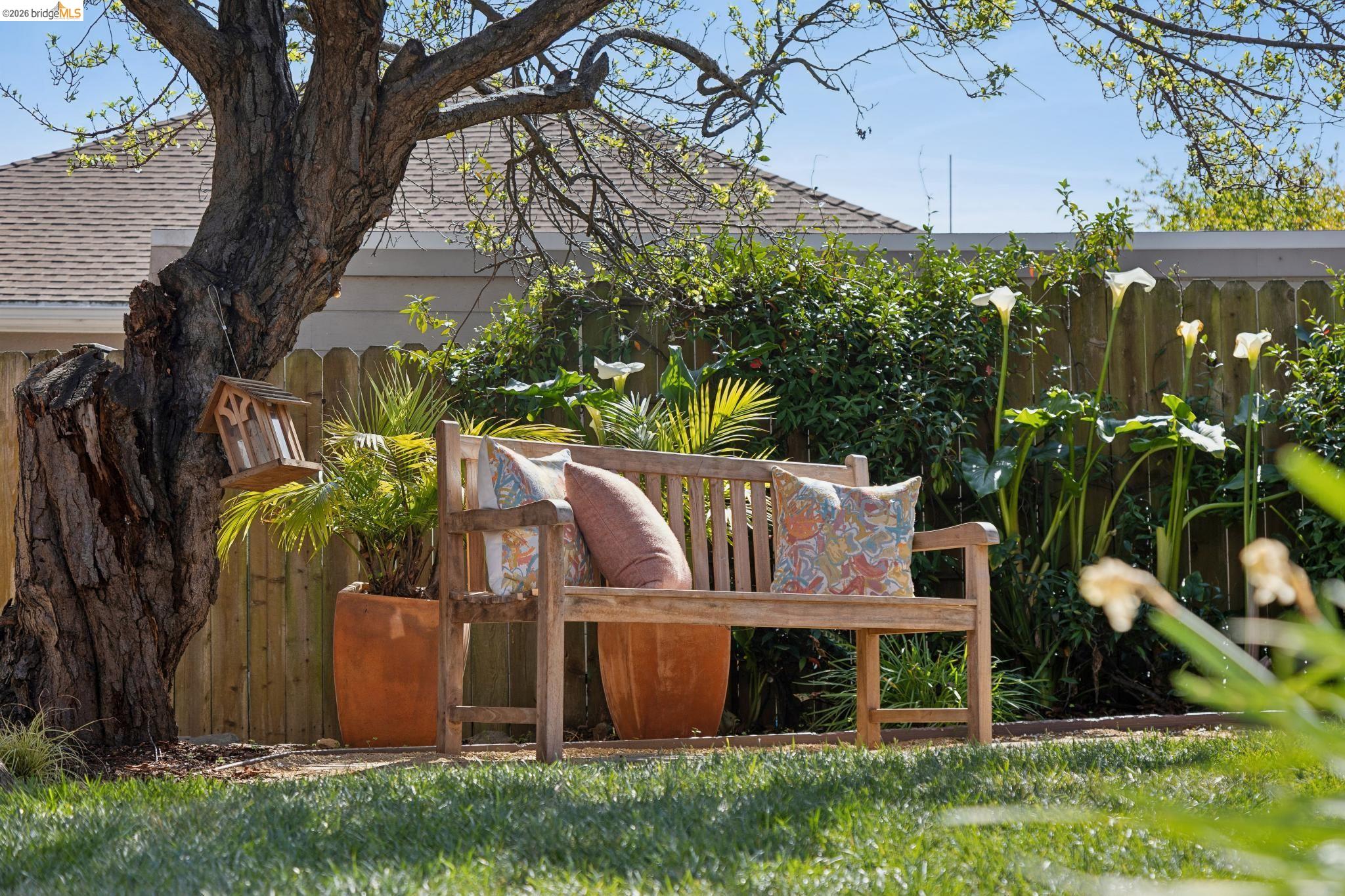 Detail Gallery Image 35 of 46 For 715 Hillgirt Cir, Oakland,  CA 94610 - 2 Beds | 1 Baths