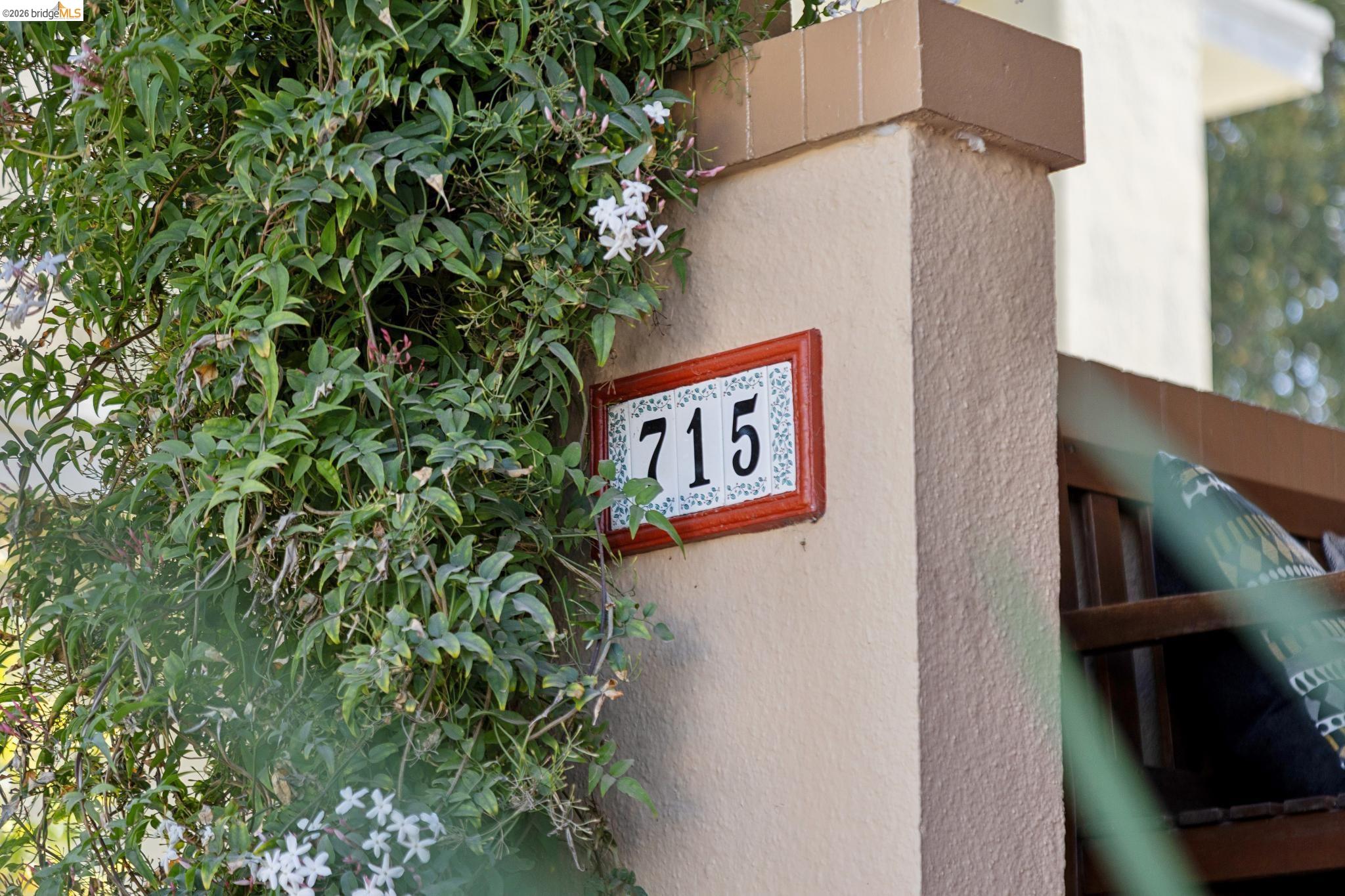 Detail Gallery Image 38 of 46 For 715 Hillgirt Cir, Oakland,  CA 94610 - 2 Beds | 1 Baths