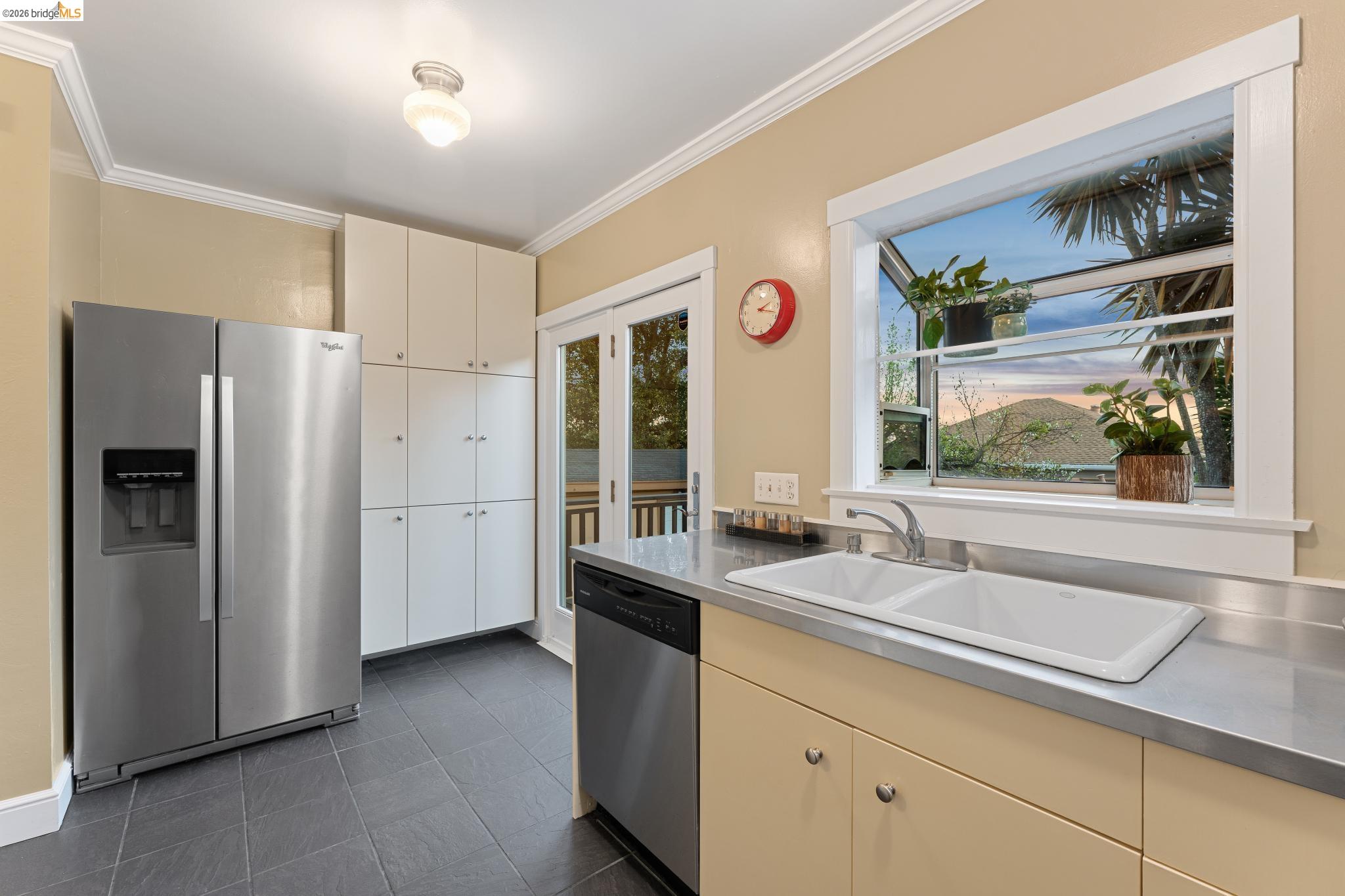 Detail Gallery Image 43 of 46 For 715 Hillgirt Cir, Oakland,  CA 94610 - 2 Beds | 1 Baths