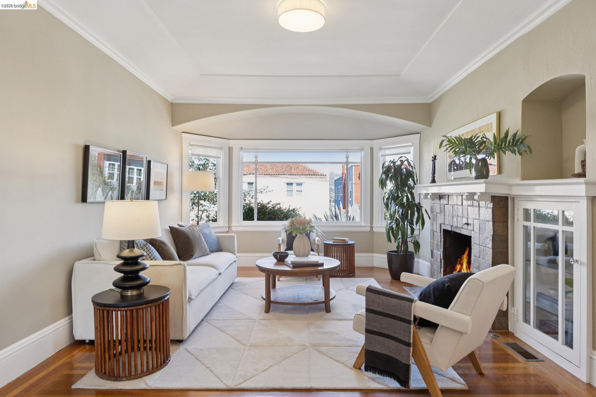 Detail Gallery Image 6 of 46 For 715 Hillgirt Cir, Oakland,  CA 94610 - 2 Beds | 1 Baths