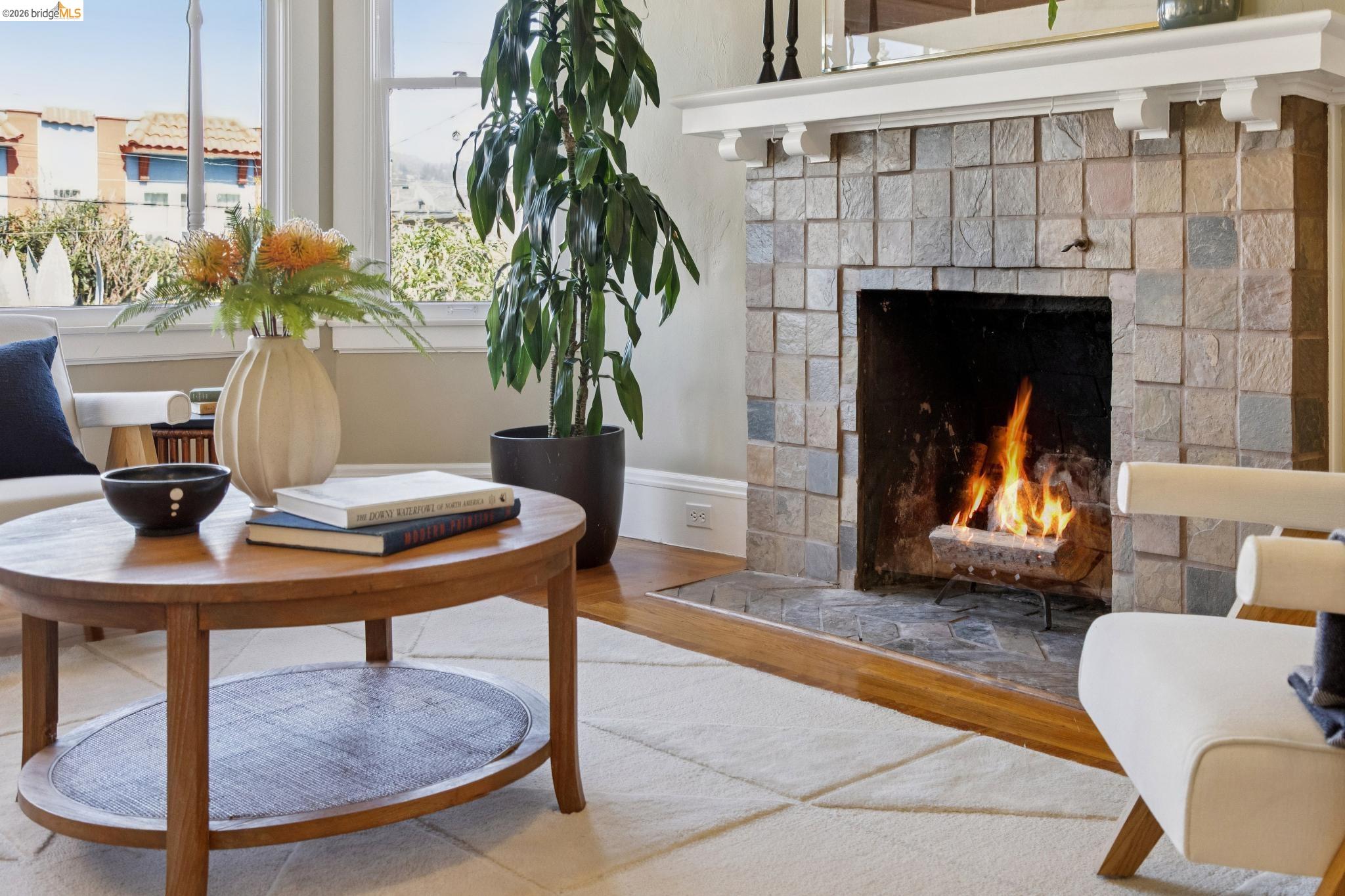 Detail Gallery Image 10 of 46 For 715 Hillgirt Cir, Oakland,  CA 94610 - 2 Beds | 1 Baths