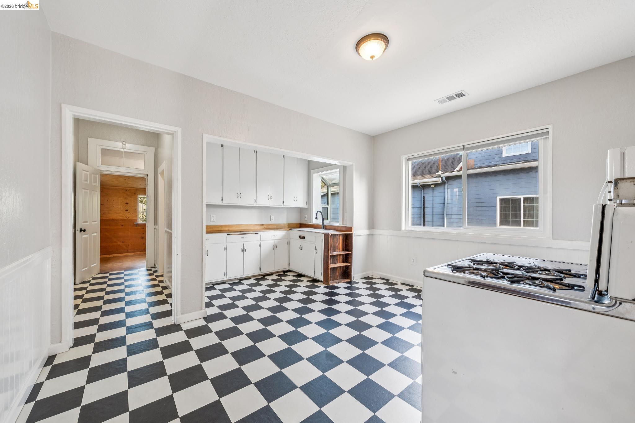 Detail Gallery Image 10 of 55 For 836 20th Street, Oakland,  CA 94607 - – Beds | – Baths