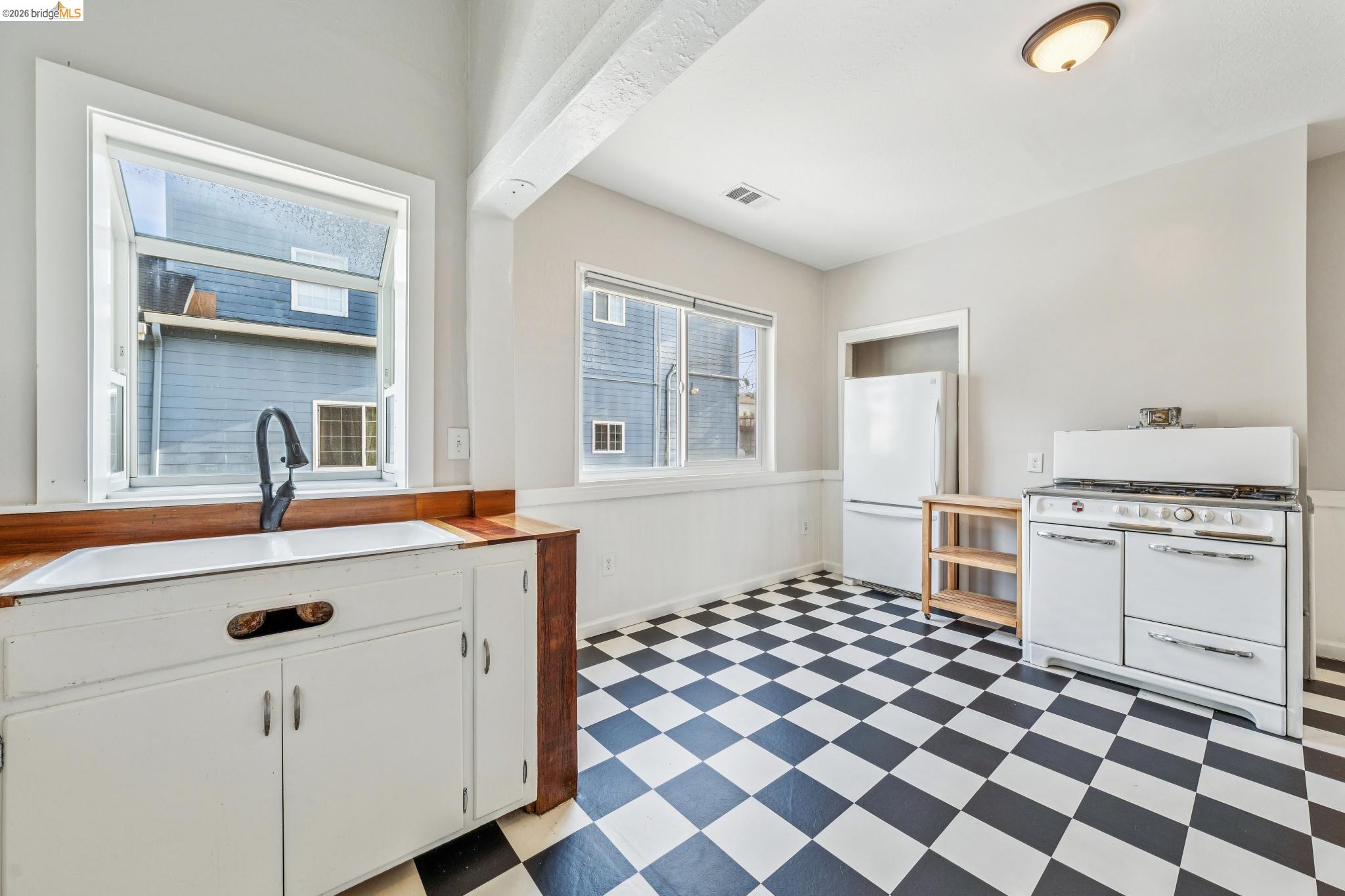 Detail Gallery Image 8 of 55 For 836 20th Street, Oakland,  CA 94607 - – Beds | – Baths