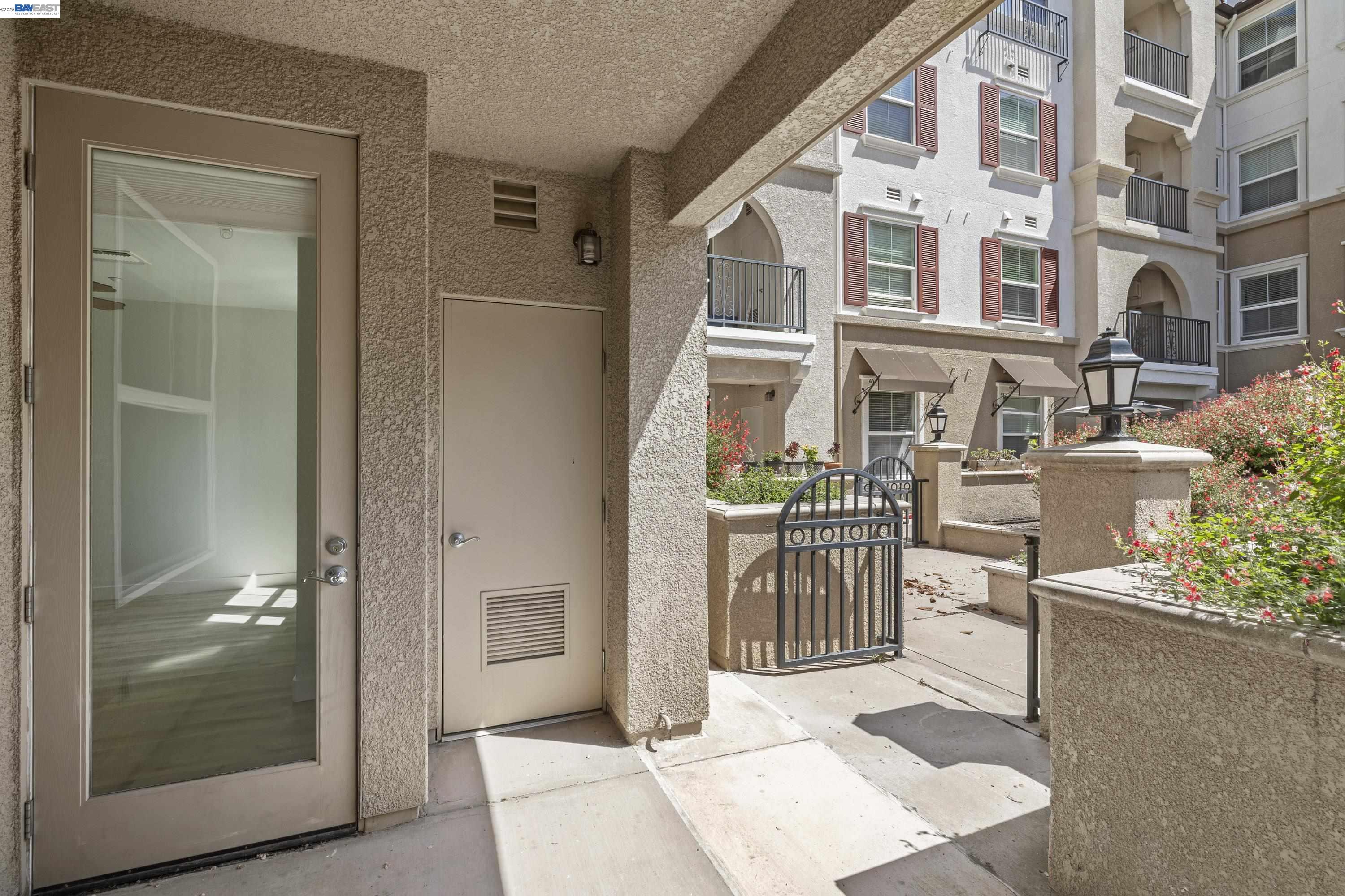 Detail Gallery Image 11 of 44 For 3290 Maguire Way #101,  Dublin,  CA 94568 - 3 Beds | 2 Baths