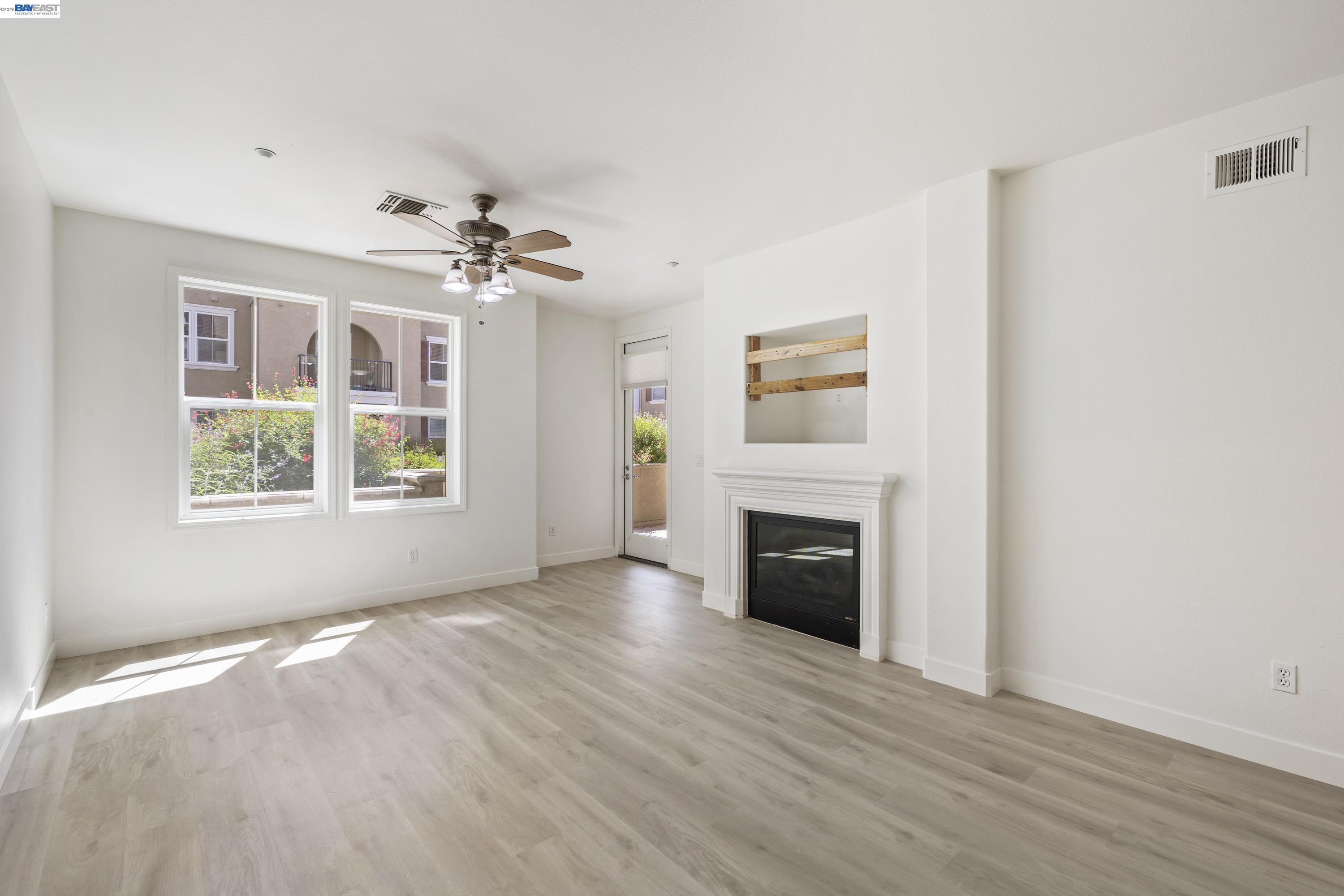 Detail Gallery Image 7 of 44 For 3290 Maguire Way #101,  Dublin,  CA 94568 - 3 Beds | 2 Baths