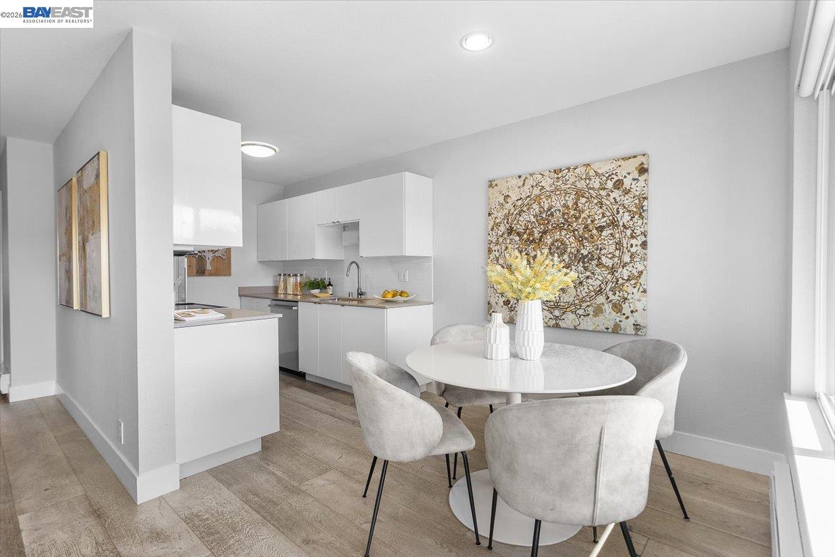 Detail Gallery Image 11 of 60 For 130 Lakeshore Ct, Richmond,  CA 94804 - 1 Beds | 1 Baths