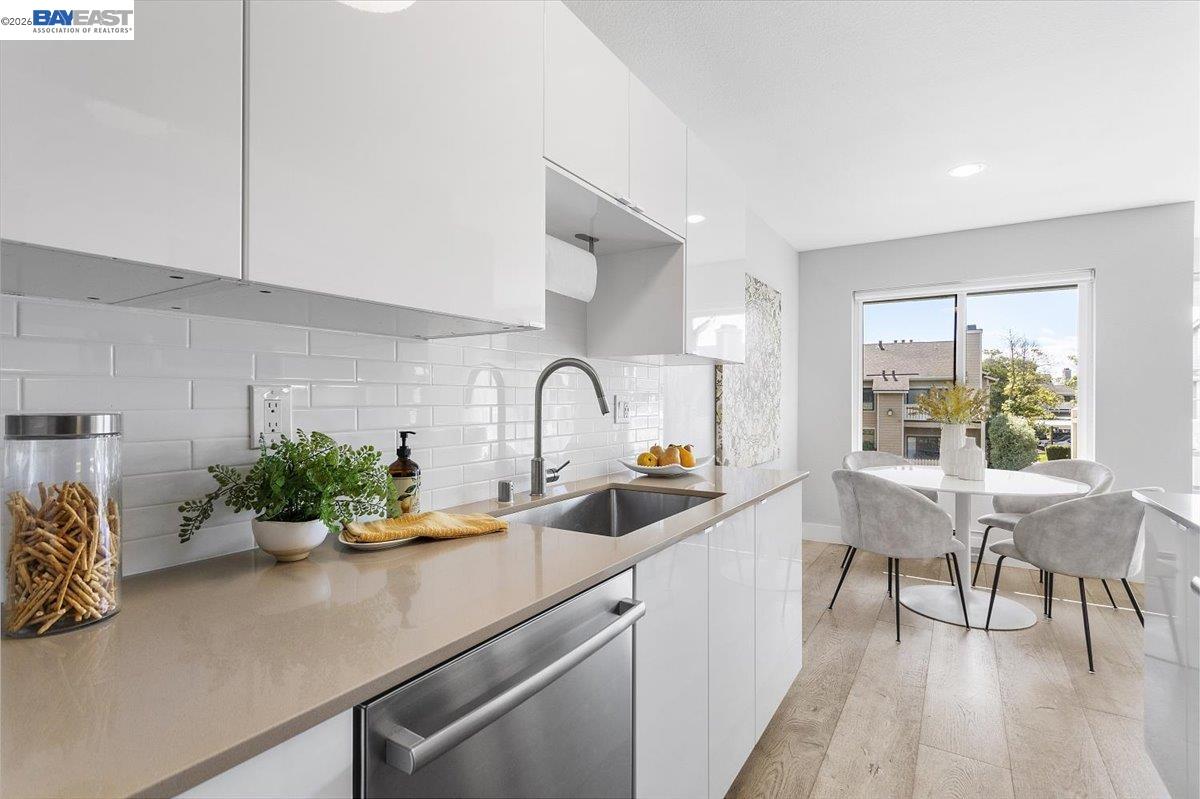 Detail Gallery Image 14 of 60 For 130 Lakeshore Ct, Richmond,  CA 94804 - 1 Beds | 1 Baths