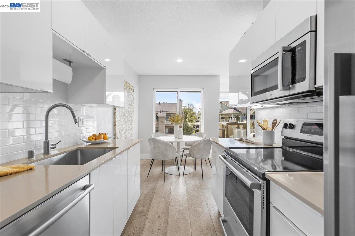 Detail Gallery Image 15 of 60 For 130 Lakeshore Ct, Richmond,  CA 94804 - 1 Beds | 1 Baths