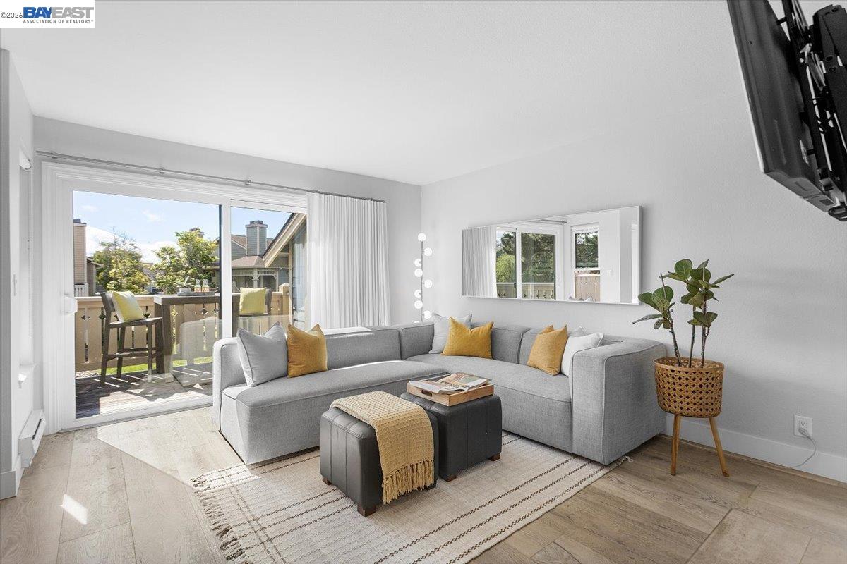 Detail Gallery Image 3 of 60 For 130 Lakeshore Ct, Richmond,  CA 94804 - 1 Beds | 1 Baths