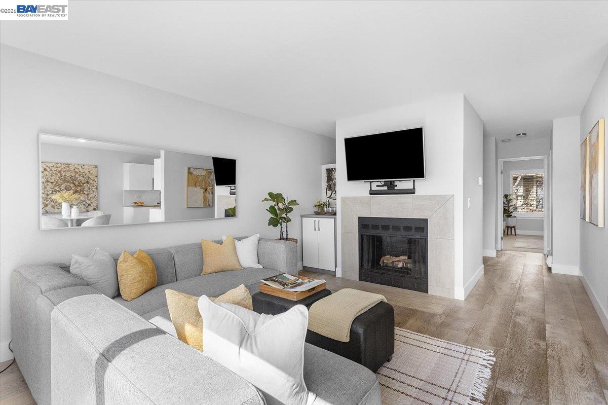 Detail Gallery Image 5 of 60 For 130 Lakeshore Ct, Richmond,  CA 94804 - 1 Beds | 1 Baths