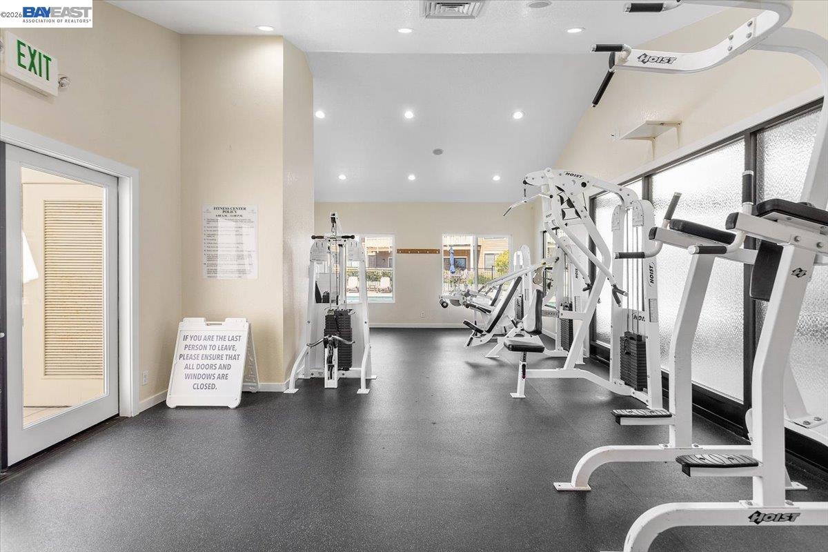 Detail Gallery Image 43 of 60 For 130 Lakeshore Ct, Richmond,  CA 94804 - 1 Beds | 1 Baths