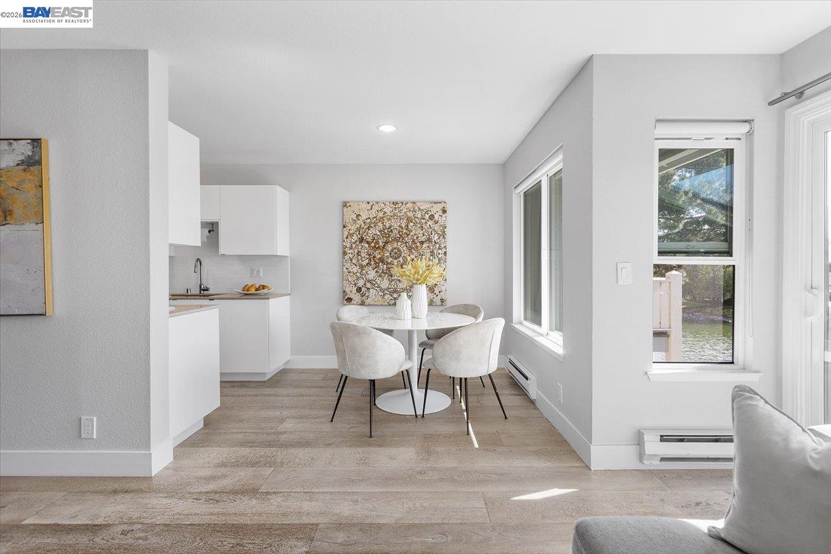 Detail Gallery Image 9 of 60 For 130 Lakeshore Ct, Richmond,  CA 94804 - 1 Beds | 1 Baths