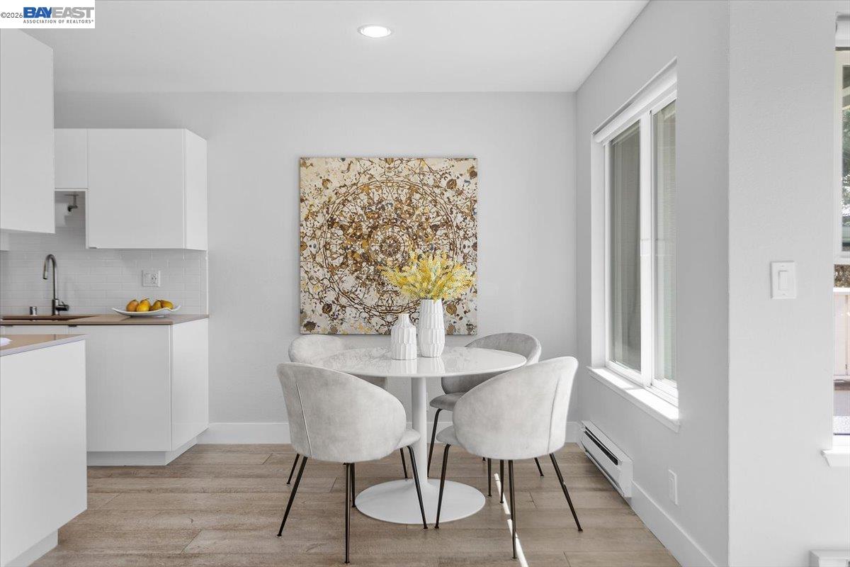 Detail Gallery Image 10 of 60 For 130 Lakeshore Ct, Richmond,  CA 94804 - 1 Beds | 1 Baths