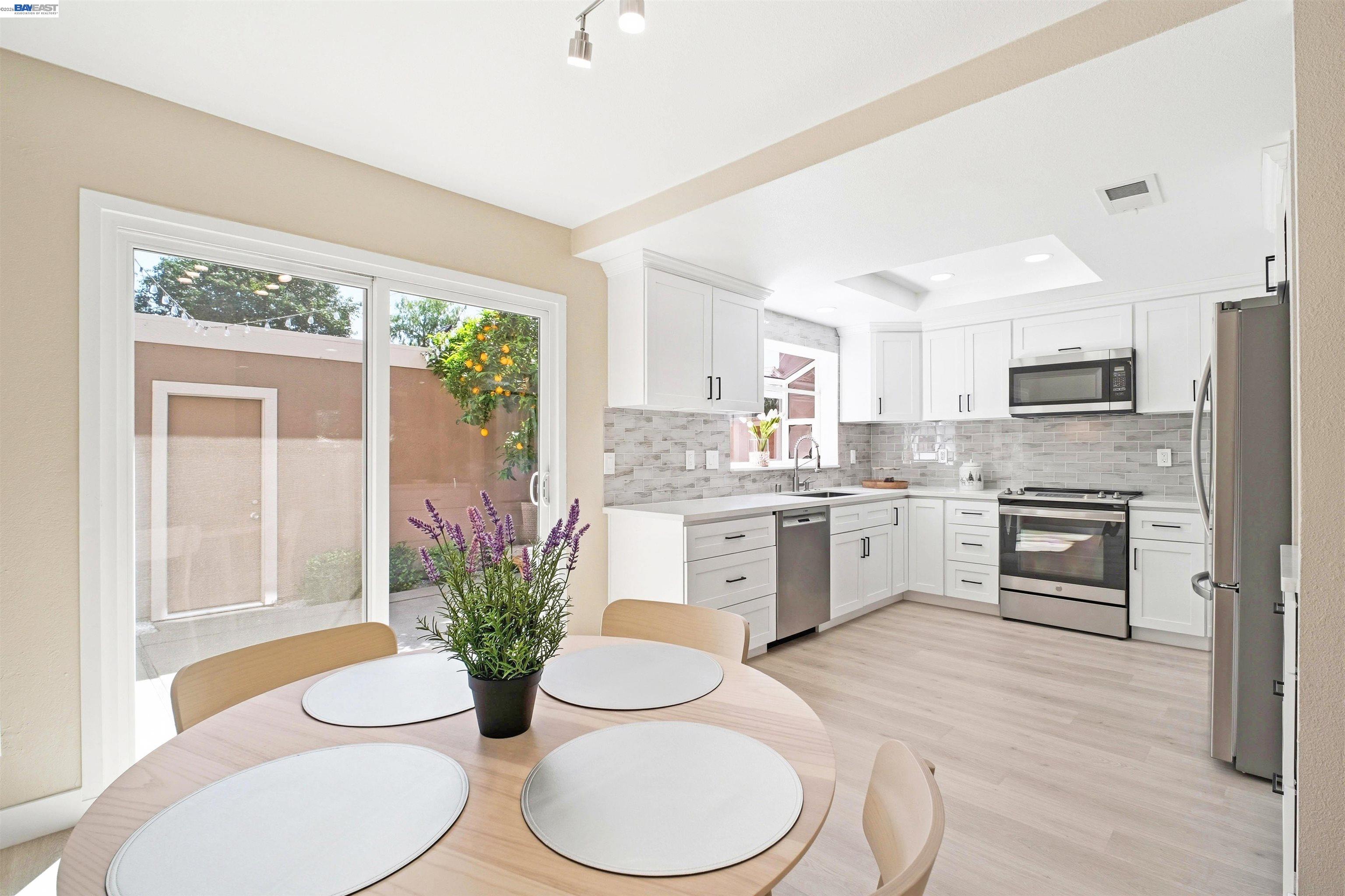 Detail Gallery Image 17 of 39 For 3867 Burton Cmn, Fremont,  CA 94536 - 2 Beds | 2/1 Baths