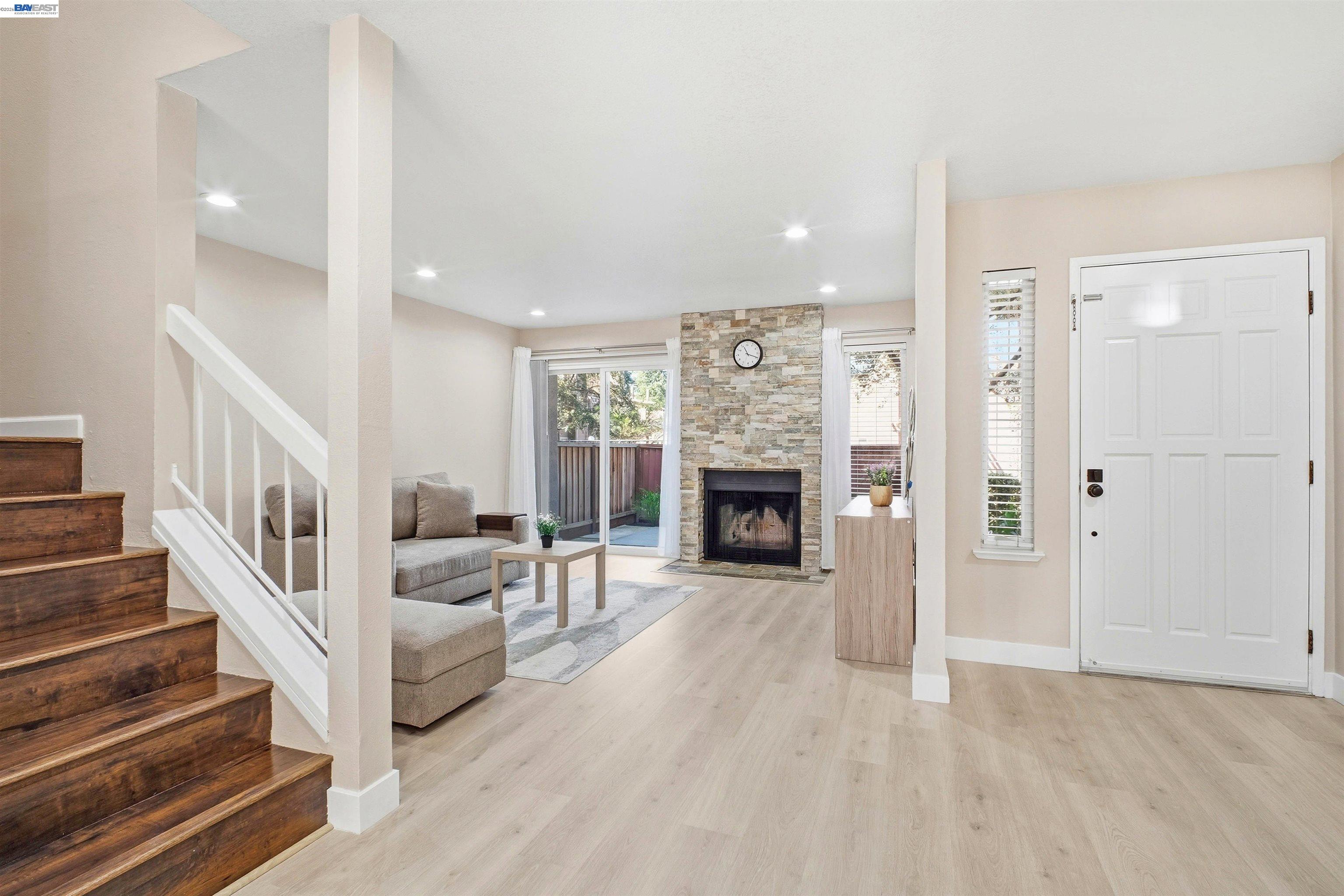 Detail Gallery Image 6 of 39 For 3867 Burton Cmn, Fremont,  CA 94536 - 2 Beds | 2/1 Baths