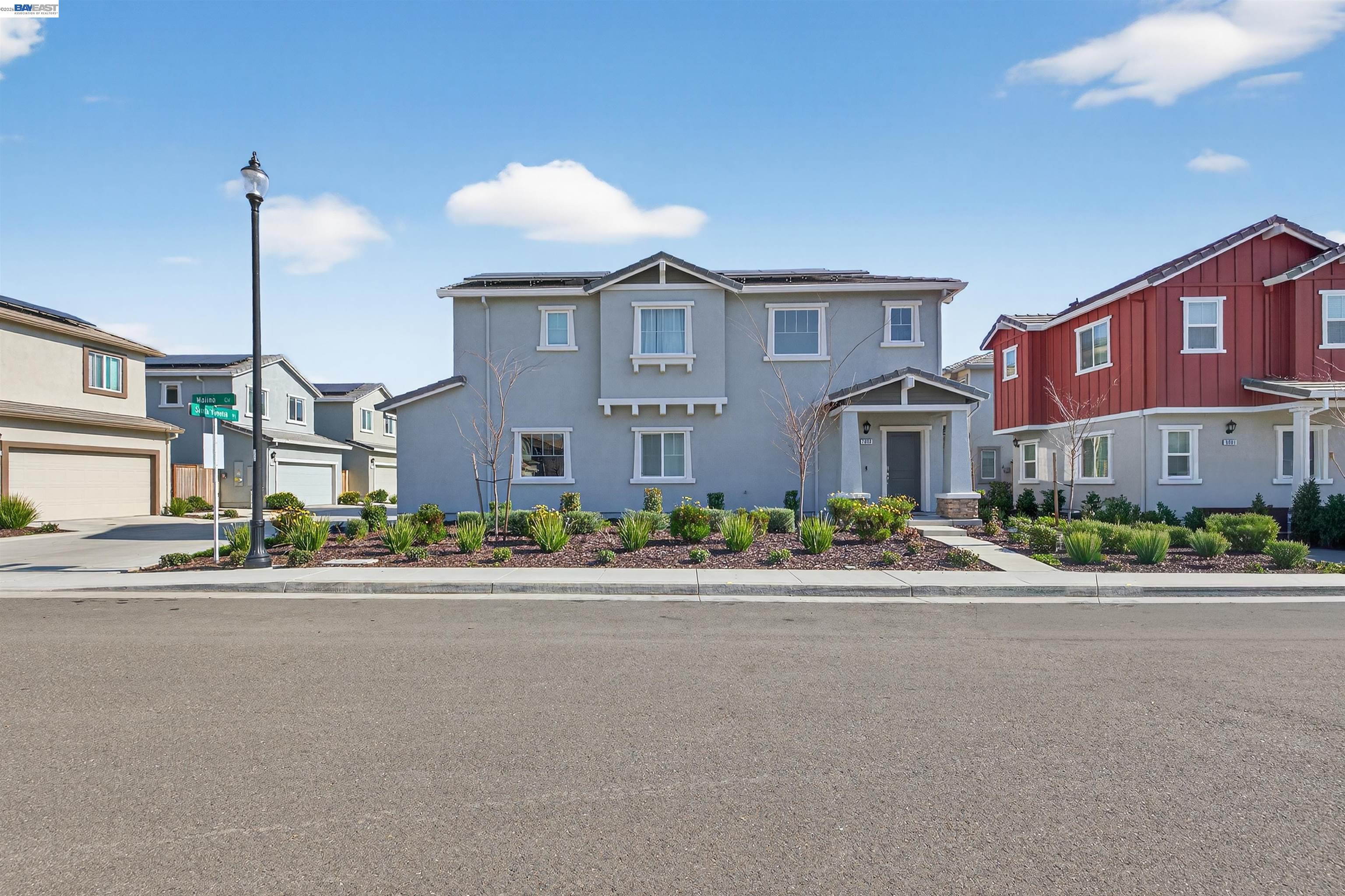 Detail Gallery Image 1 of 45 For 7000 Santa Venetia Pl, Roseville,  CA 95747 - 3 Beds | 2 Baths