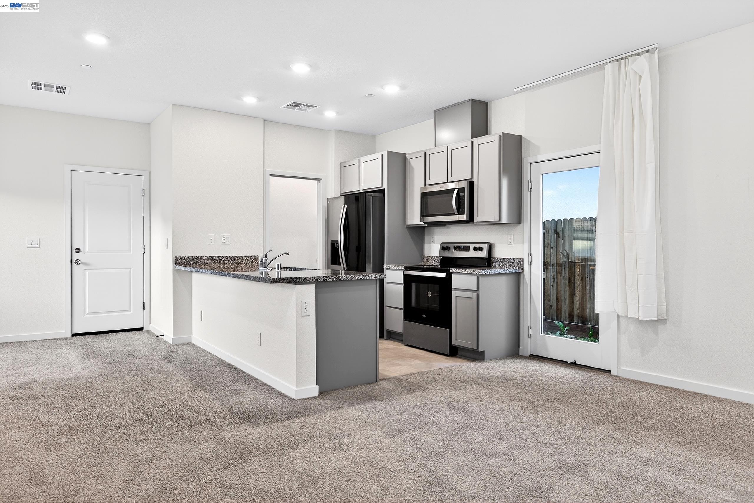 Detail Gallery Image 7 of 45 For 7000 Santa Venetia Pl, Roseville,  CA 95747 - 3 Beds | 2 Baths