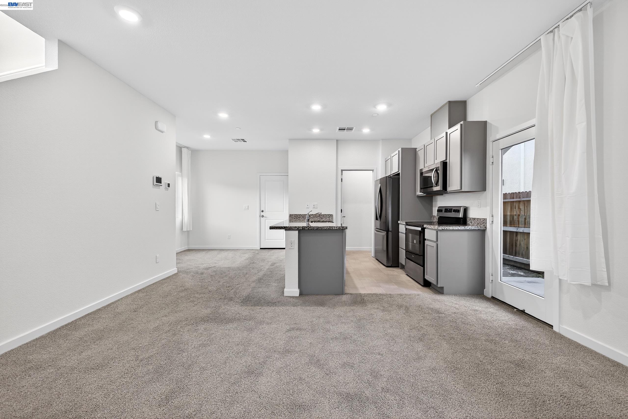 Detail Gallery Image 8 of 45 For 7000 Santa Venetia Pl, Roseville,  CA 95747 - 3 Beds | 2 Baths