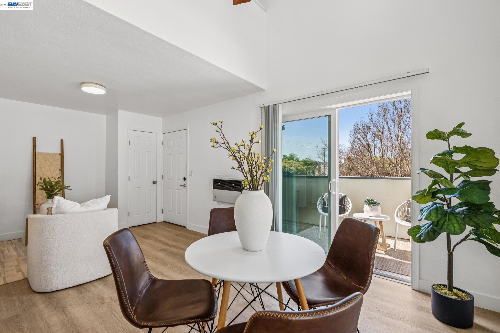 Detail Gallery Image 10 of 32 For 27796 Vasona Ct #2,  Hayward,  CA 94544 - 1 Beds | 1/1 Baths