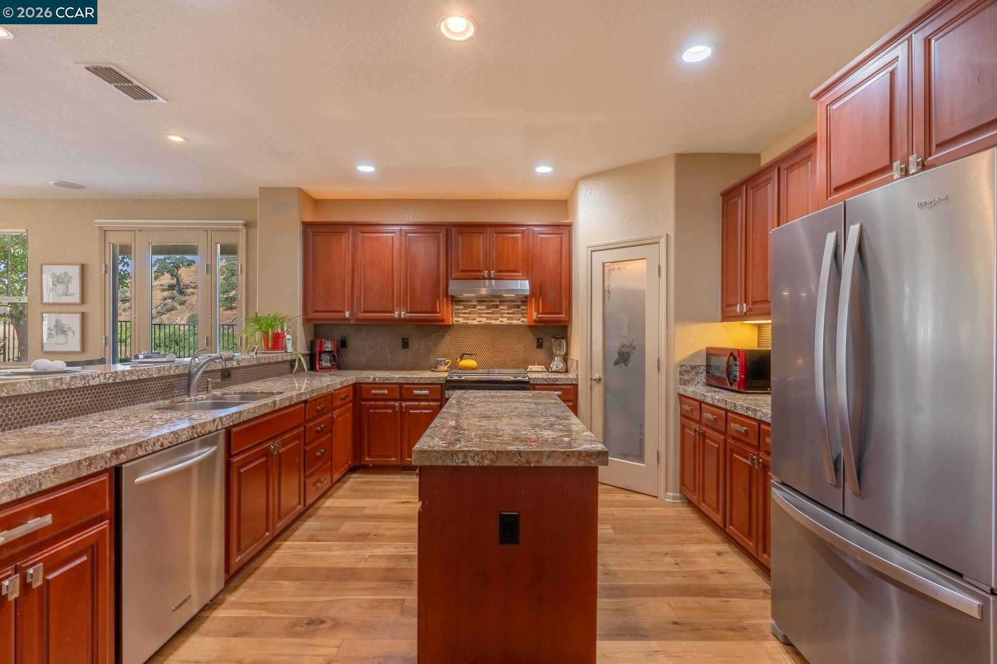 Detail Gallery Image 8 of 40 For 9028 Tee Box Ct, Patterson,  CA 95363 - 4 Beds | 3/1 Baths