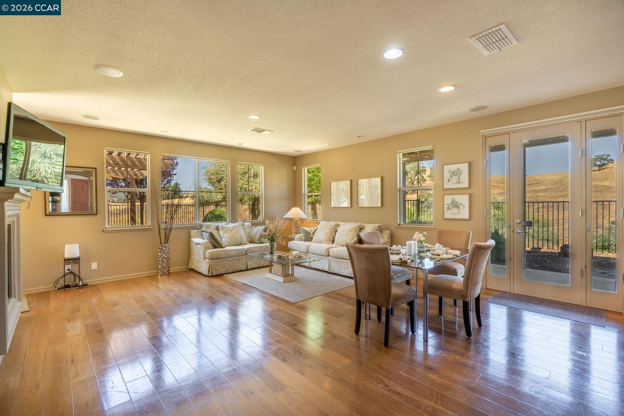 Detail Gallery Image 9 of 40 For 9028 Tee Box Ct, Patterson,  CA 95363 - 4 Beds | 3/1 Baths