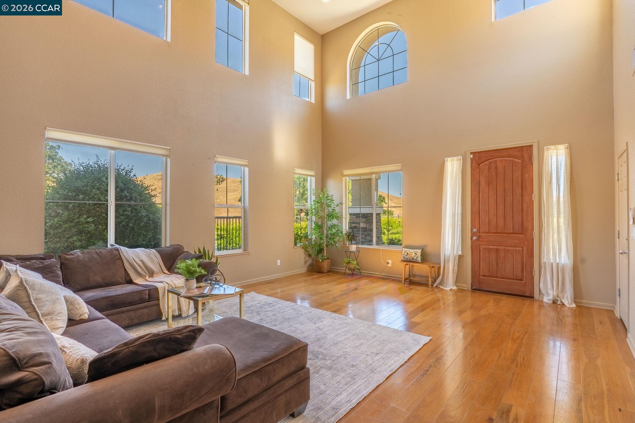 Detail Gallery Image 5 of 40 For 9028 Tee Box Ct, Patterson,  CA 95363 - 4 Beds | 3/1 Baths