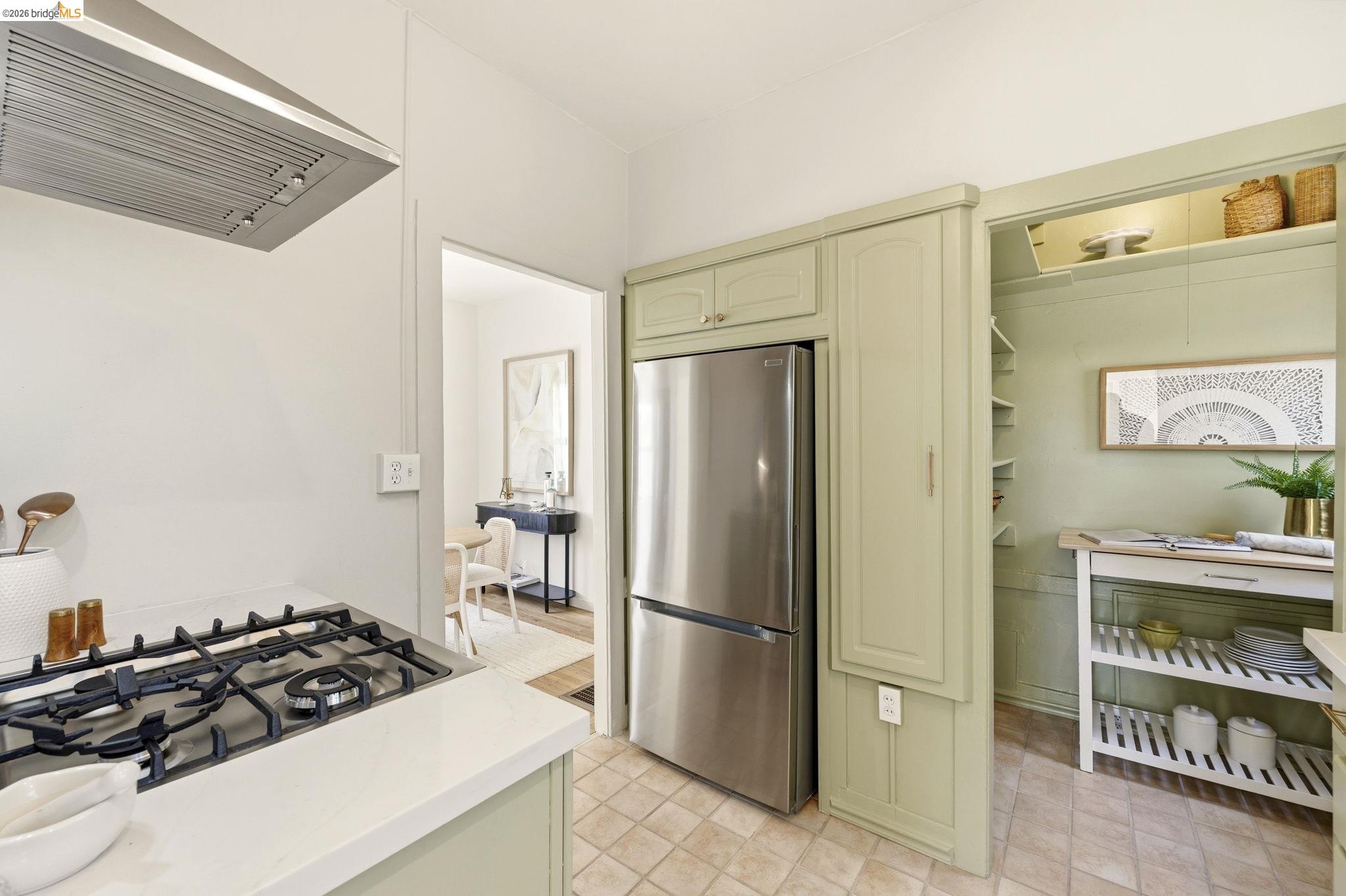 Detail Gallery Image 15 of 36 For 64 Ramona Ave., Oakland,  CA 94611 - 2 Beds | 1 Baths