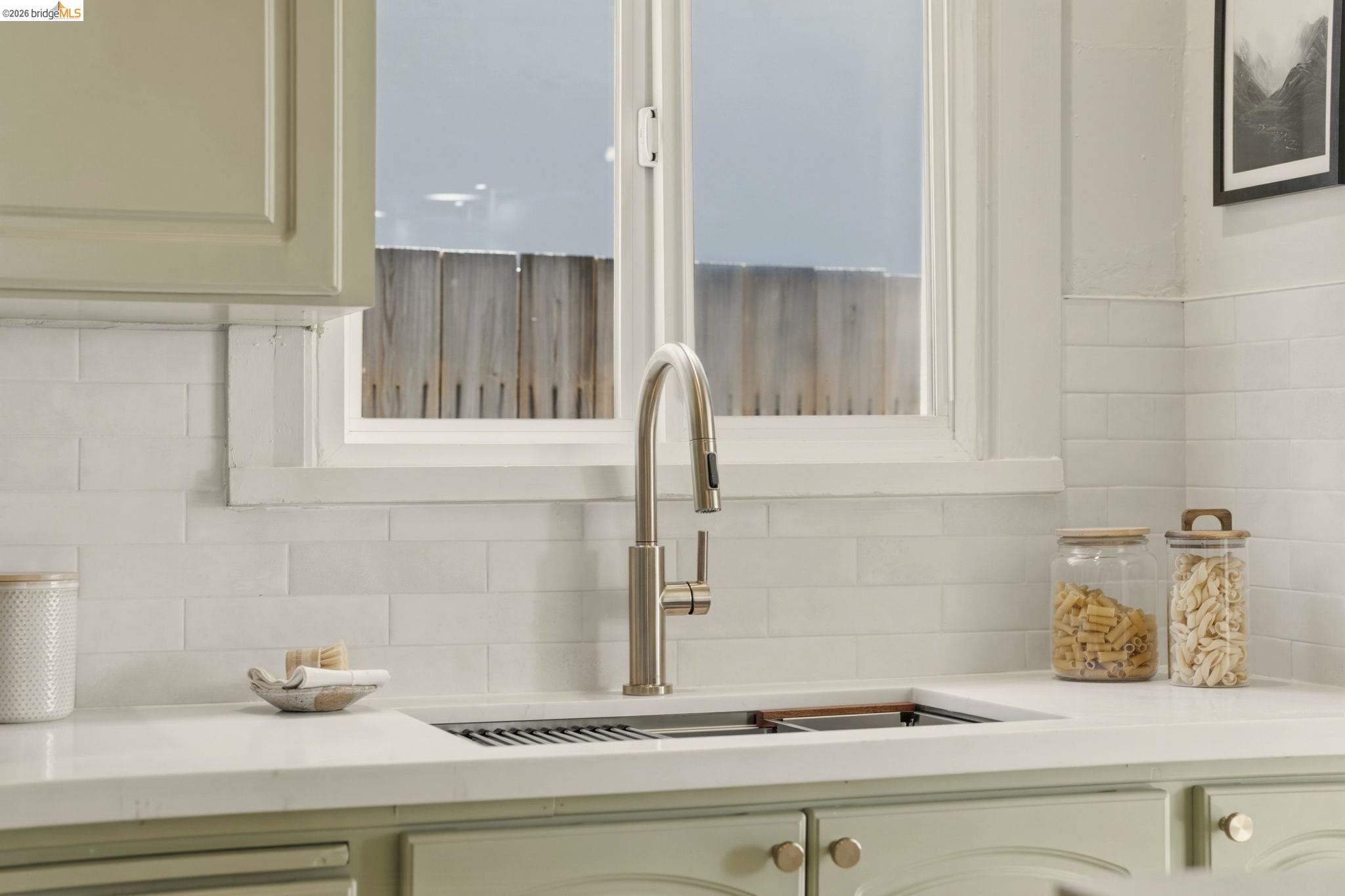 Detail Gallery Image 17 of 36 For 64 Ramona Ave., Oakland,  CA 94611 - 2 Beds | 1 Baths