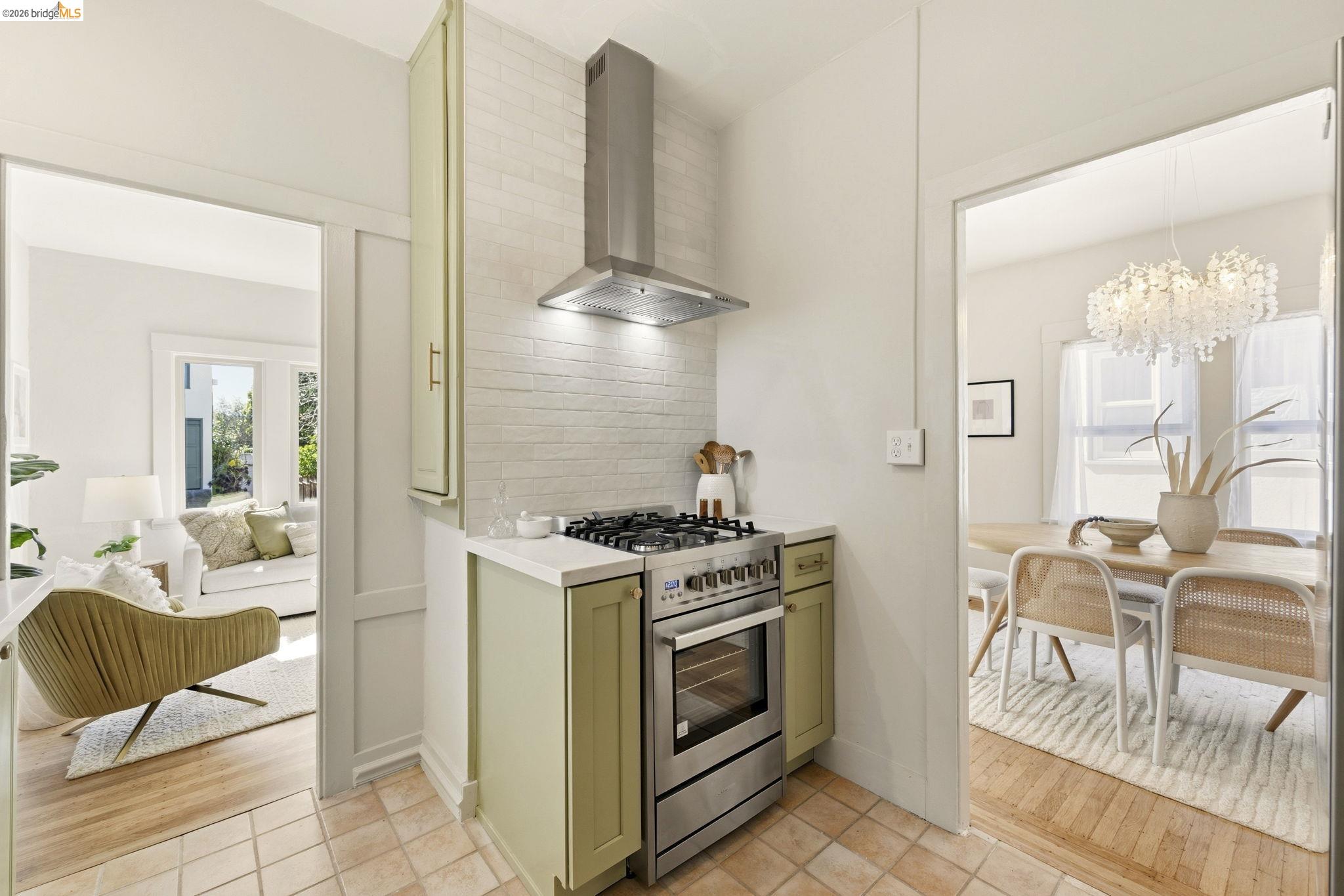 Detail Gallery Image 18 of 36 For 64 Ramona Ave., Oakland,  CA 94611 - 2 Beds | 1 Baths