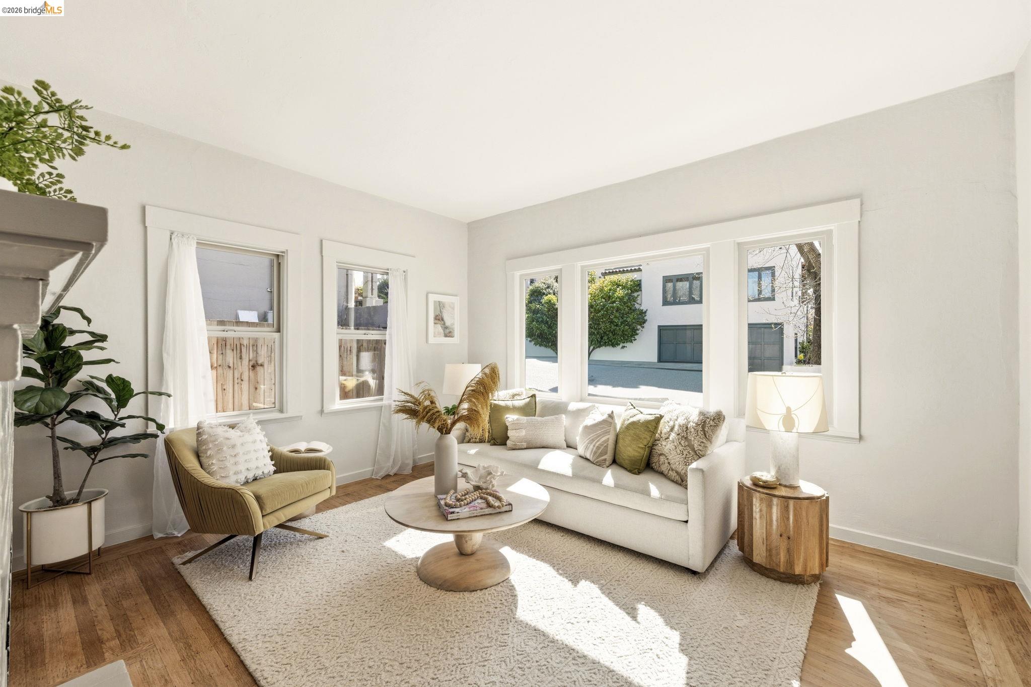 Detail Gallery Image 2 of 36 For 64 Ramona Ave., Oakland,  CA 94611 - 2 Beds | 1 Baths