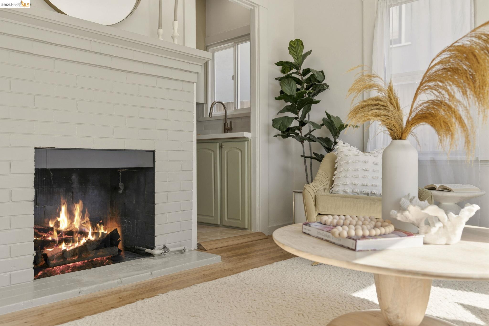 Detail Gallery Image 4 of 36 For 64 Ramona Ave., Oakland,  CA 94611 - 2 Beds | 1 Baths