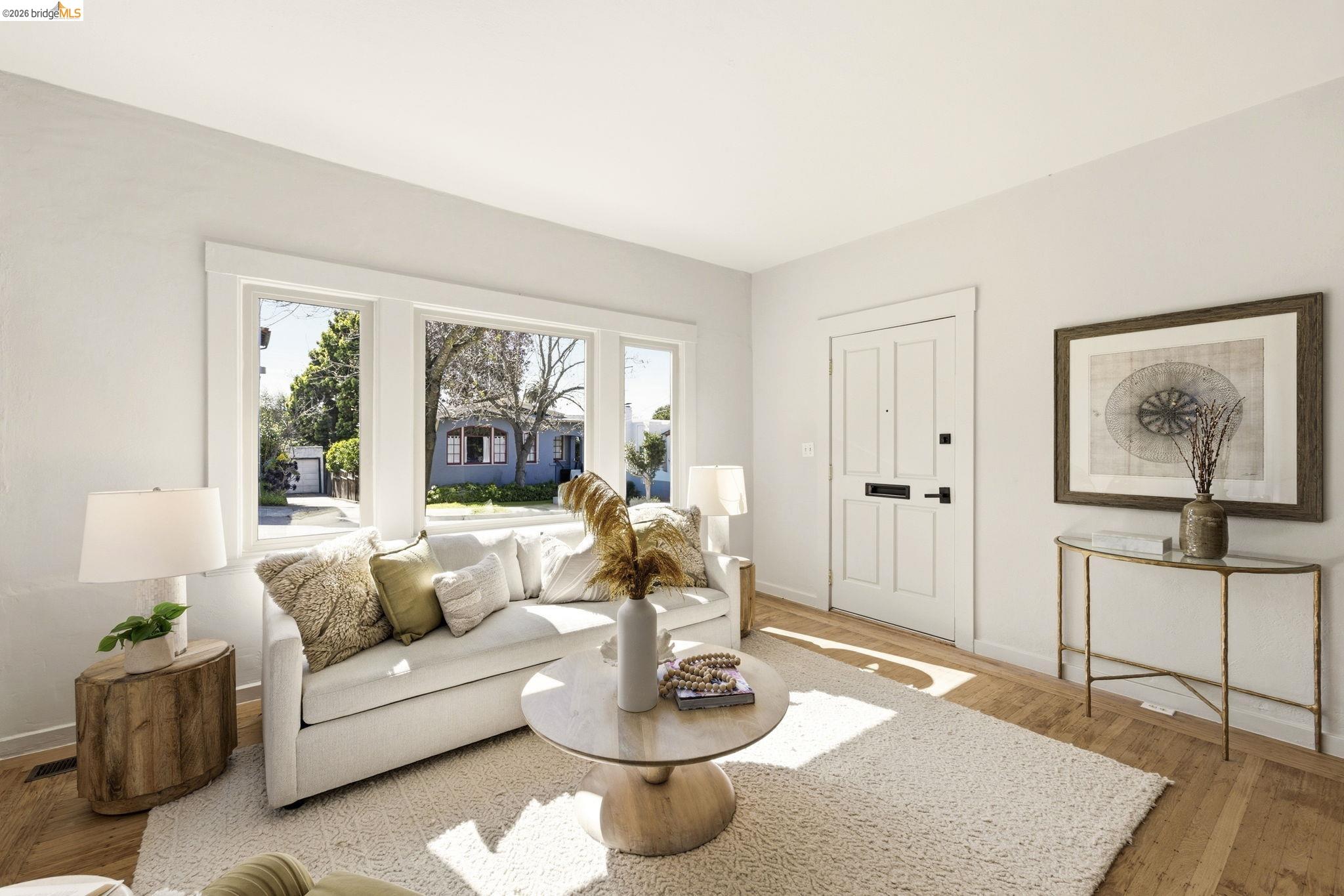 Detail Gallery Image 5 of 36 For 64 Ramona Ave., Oakland,  CA 94611 - 2 Beds | 1 Baths