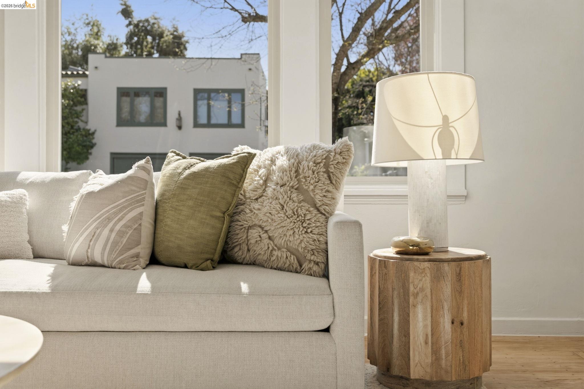 Detail Gallery Image 6 of 36 For 64 Ramona Ave., Oakland,  CA 94611 - 2 Beds | 1 Baths