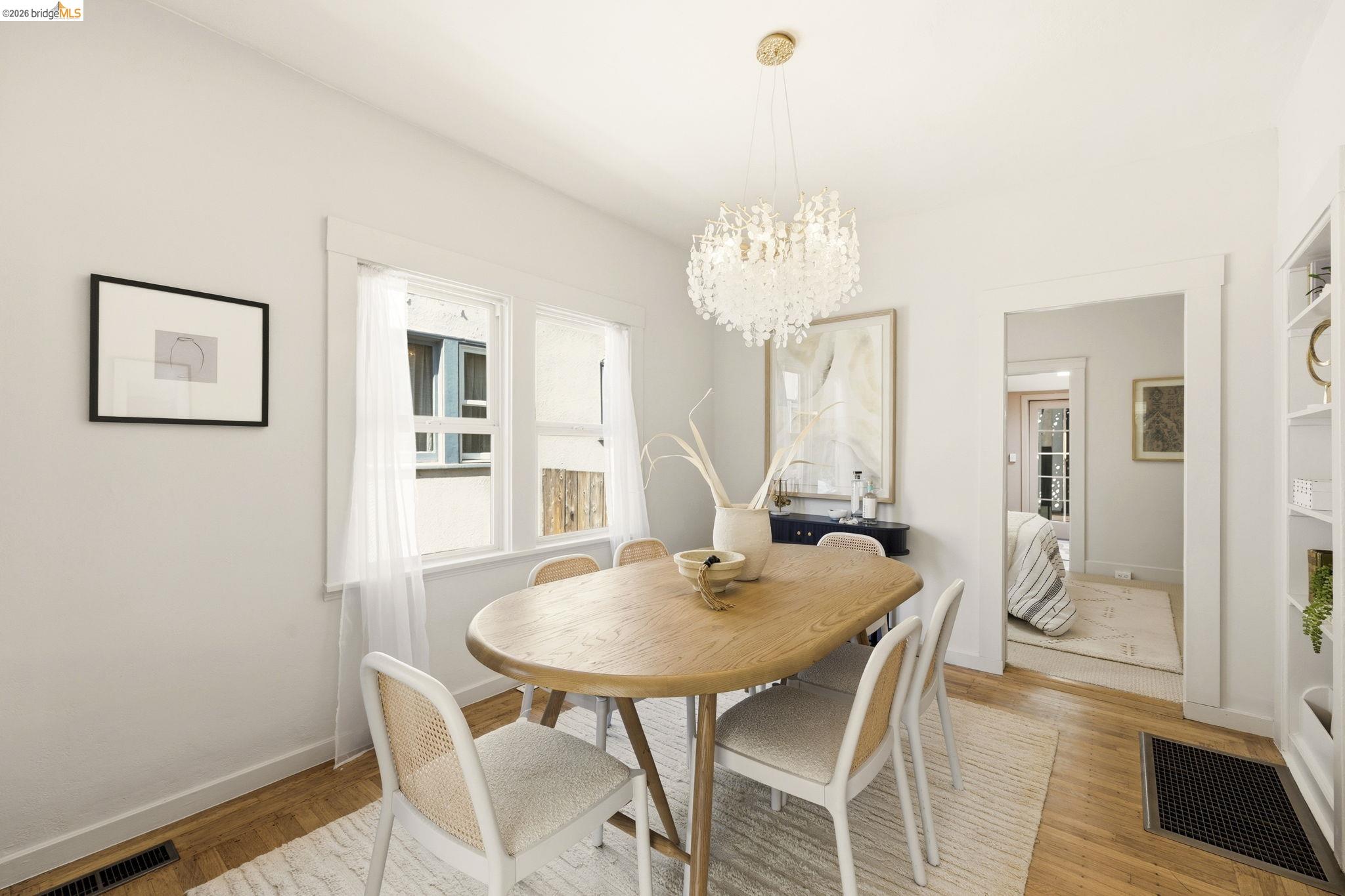 Detail Gallery Image 7 of 36 For 64 Ramona Ave., Oakland,  CA 94611 - 2 Beds | 1 Baths