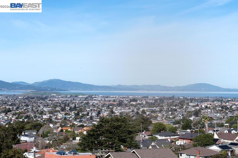 Detail Gallery Image 3 of 34 For 2515 Alva Ave, El Cerrito,  CA 94530 - 2 Beds | 1/1 Baths