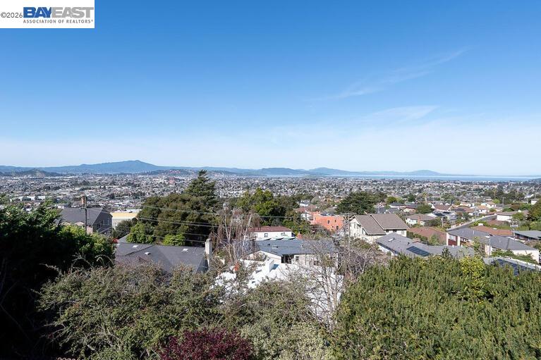 Detail Gallery Image 4 of 34 For 2515 Alva Ave, El Cerrito,  CA 94530 - 2 Beds | 1/1 Baths