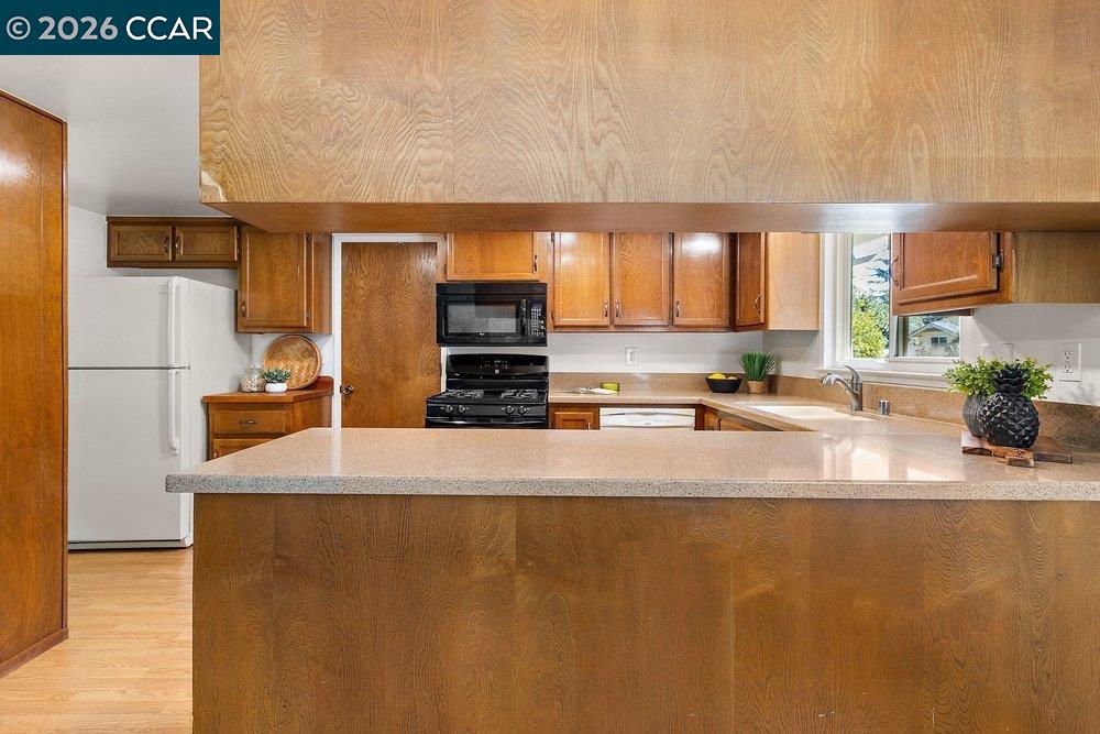 Detail Gallery Image 11 of 31 For 32 Lancaster Ct, Walnut Creek,  CA 94595 - 3 Beds | 2 Baths