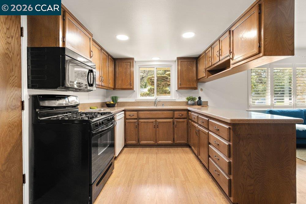 Detail Gallery Image 9 of 31 For 32 Lancaster Ct, Walnut Creek,  CA 94595 - 3 Beds | 2 Baths