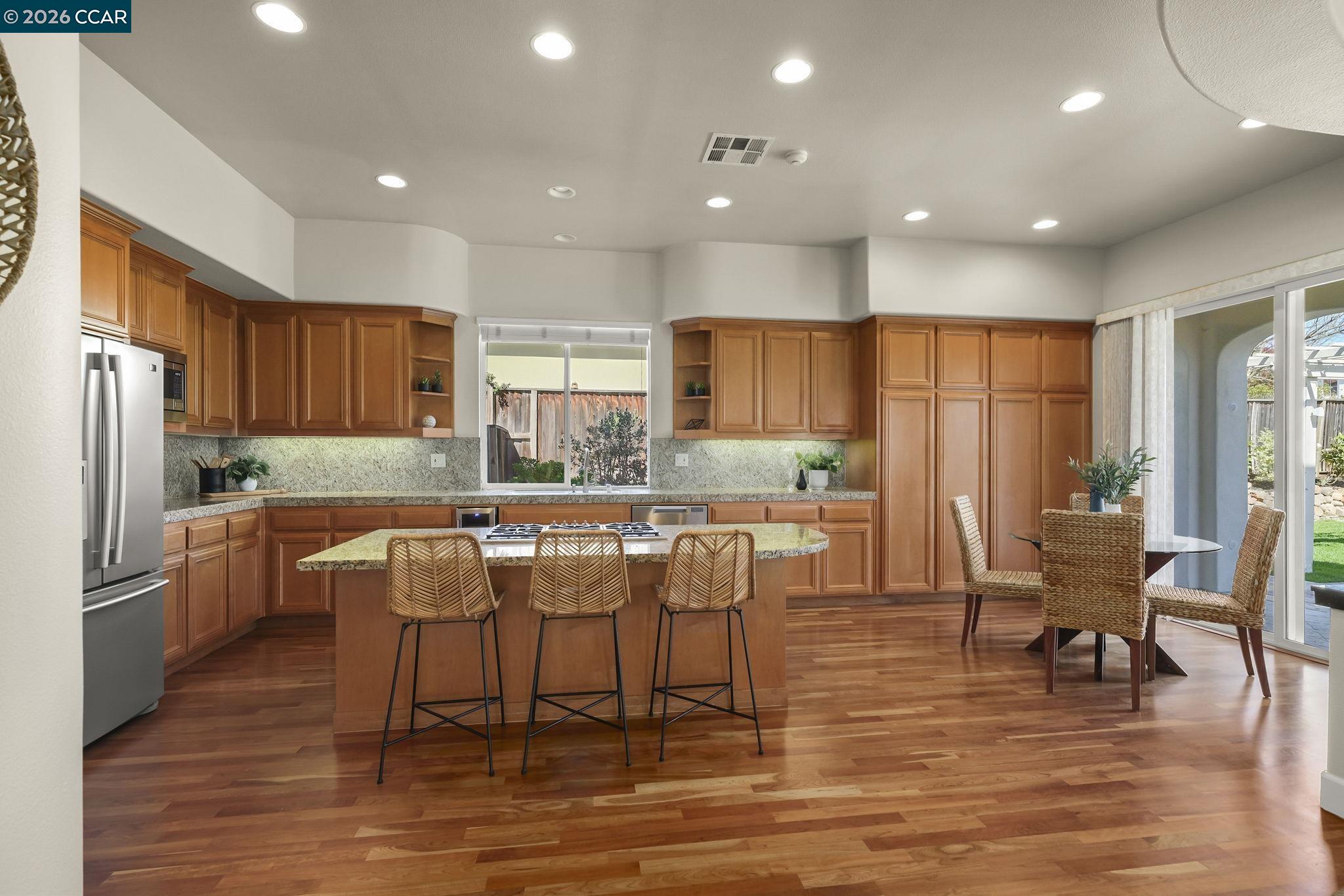 Detail Gallery Image 10 of 43 For 2000 Sorrelwood Ct, San Ramon,  CA 94582 - 5 Beds | 4/1 Baths