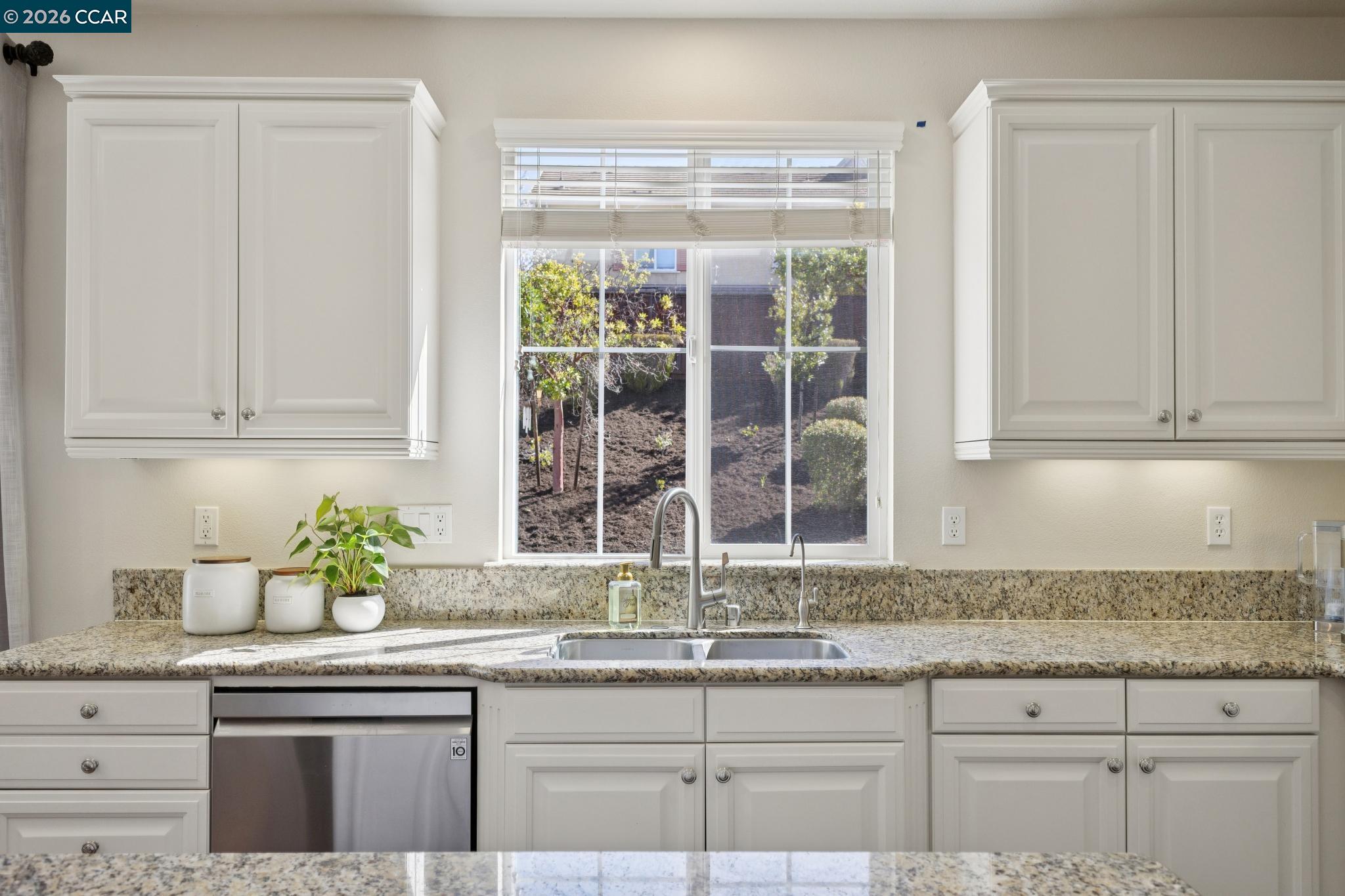 Detail Gallery Image 13 of 59 For 6183 Kearny Way, San Ramon,  CA 94582 - 4 Beds | 3/1 Baths