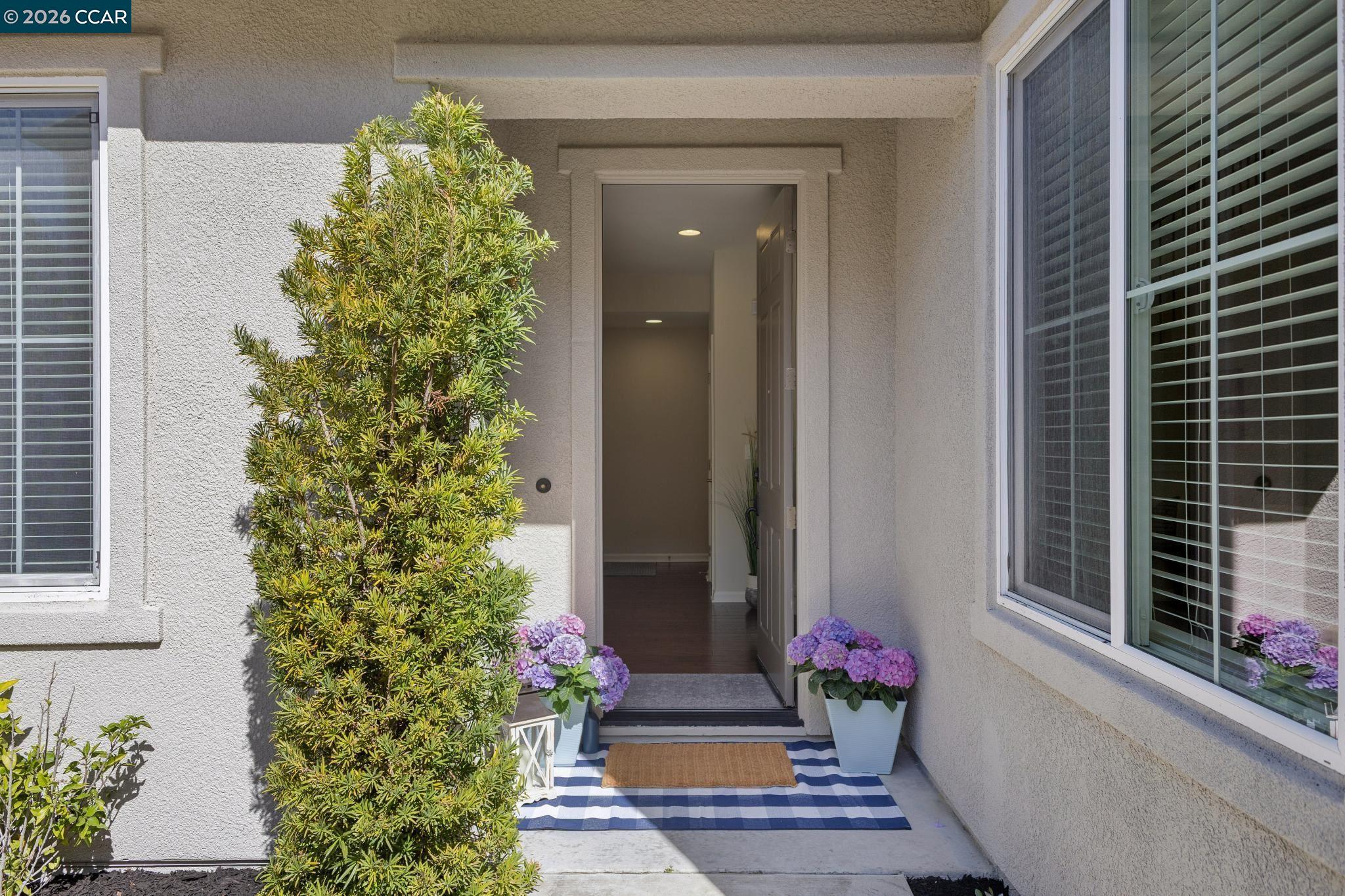 Detail Gallery Image 4 of 59 For 6183 Kearny Way, San Ramon,  CA 94582 - 4 Beds | 3/1 Baths