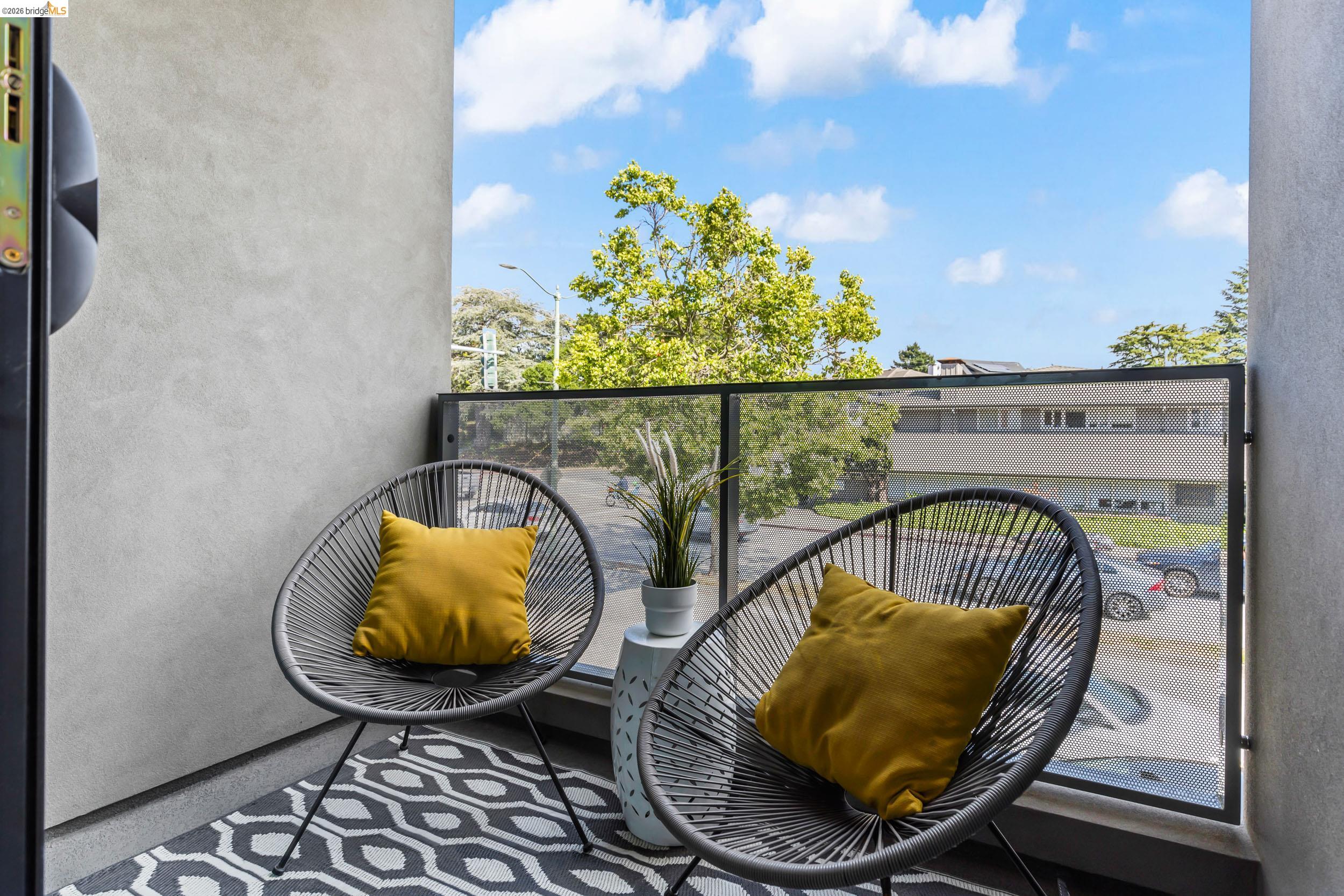 Detail Gallery Image 11 of 32 For 4037 Park Blvd, Oakland,  CA 94602 - 3 Beds | 2 Baths