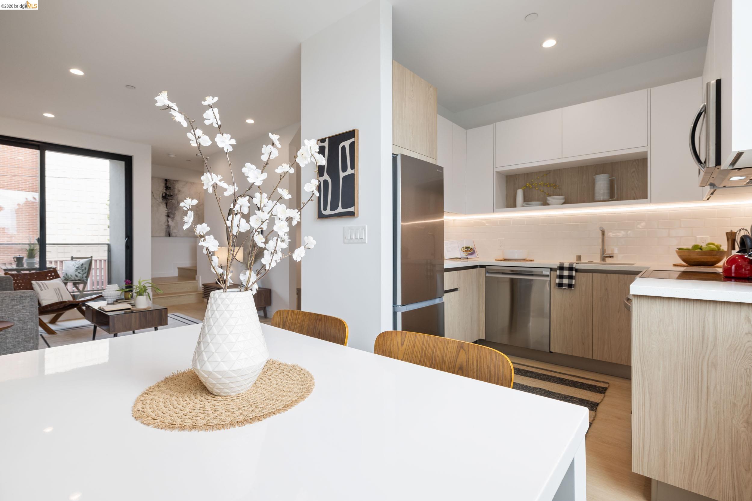 Detail Gallery Image 13 of 32 For 4037 Park Blvd, Oakland,  CA 94602 - 3 Beds | 2 Baths