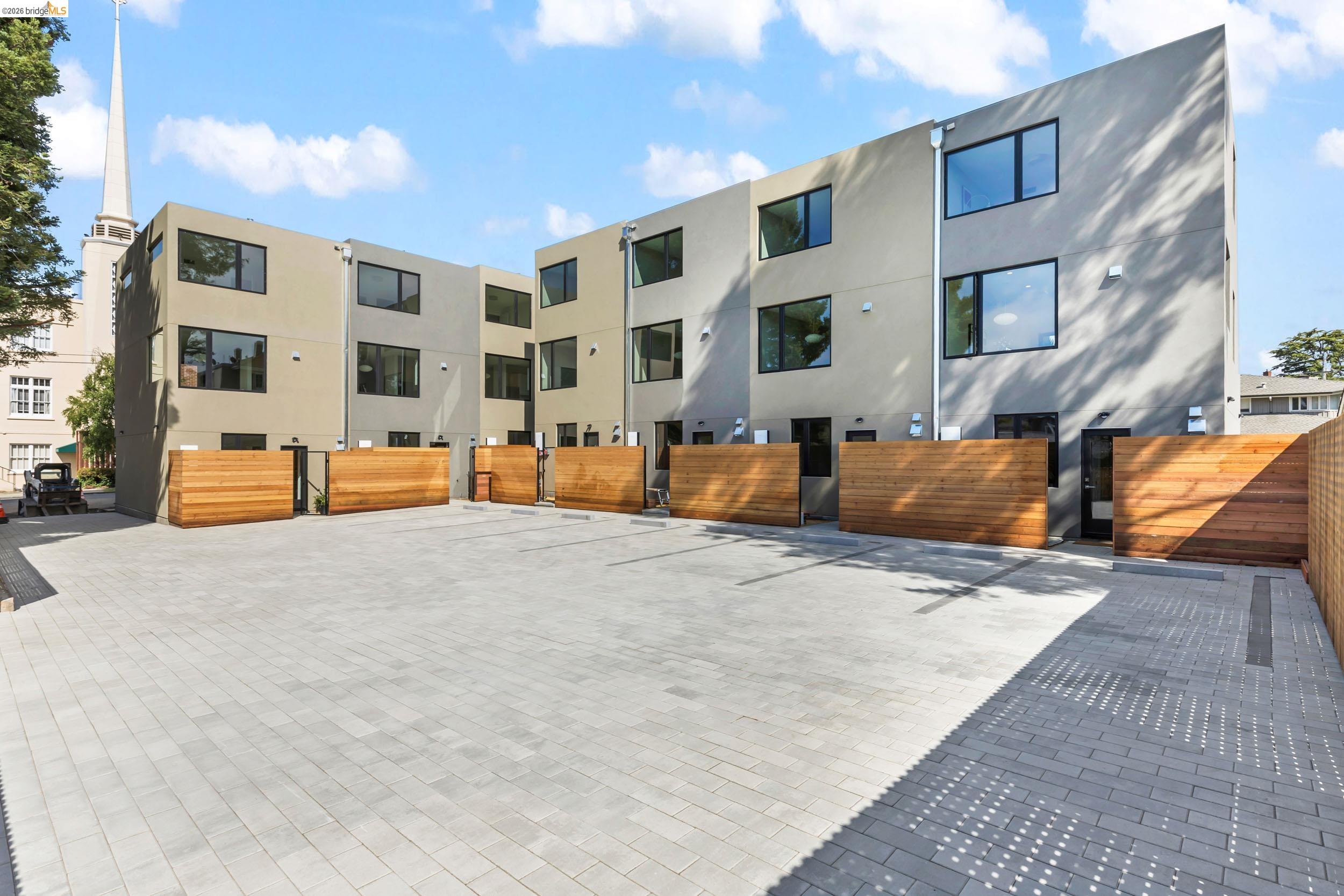 Detail Gallery Image 29 of 32 For 4037 Park Blvd, Oakland,  CA 94602 - 3 Beds | 2 Baths