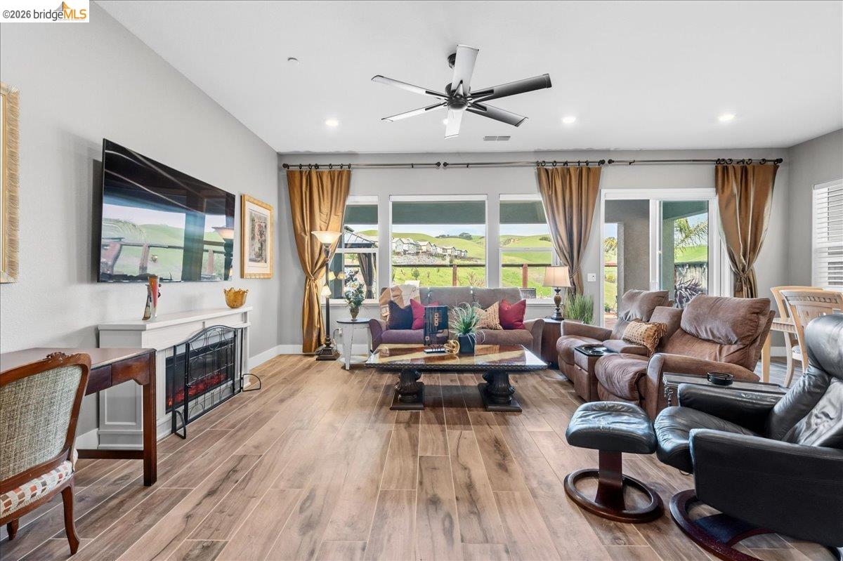 Detail Gallery Image 11 of 49 For 931 via Veneto, San Ramon,  CA 94583 - 4 Beds | 3 Baths