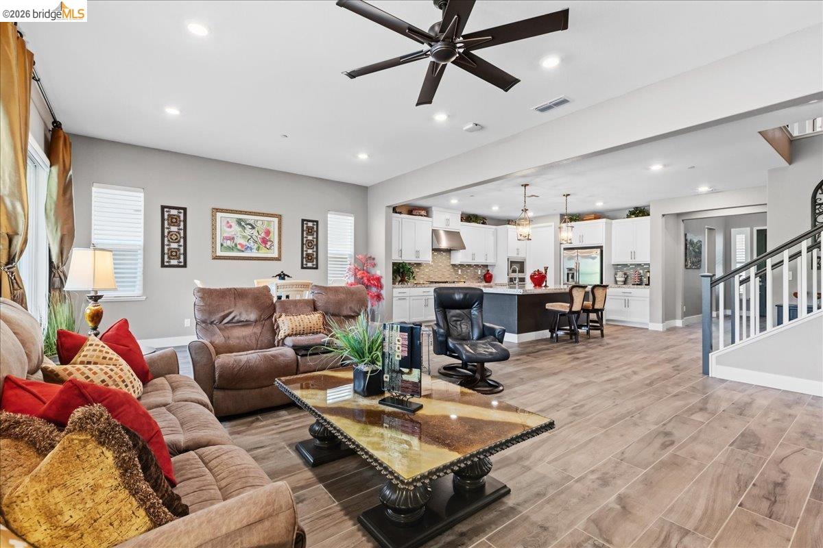 Detail Gallery Image 10 of 49 For 931 via Veneto, San Ramon,  CA 94583 - 4 Beds | 3 Baths