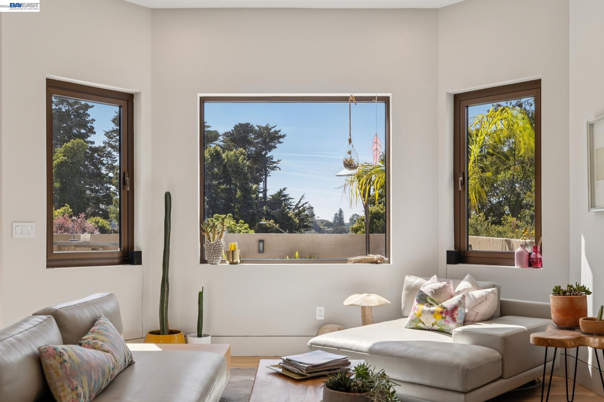 Detail Gallery Image 13 of 60 For 2588 Scout Rd, Oakland,  CA 94611 - 4 Beds | 3/1 Baths