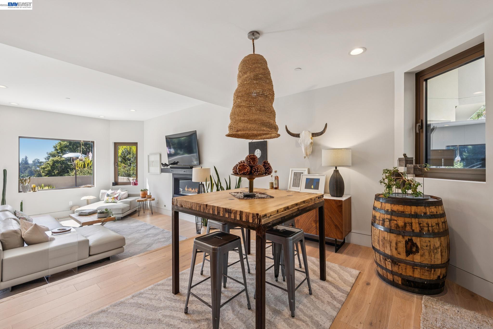 Detail Gallery Image 15 of 60 For 2588 Scout Rd, Oakland,  CA 94611 - 4 Beds | 3/1 Baths