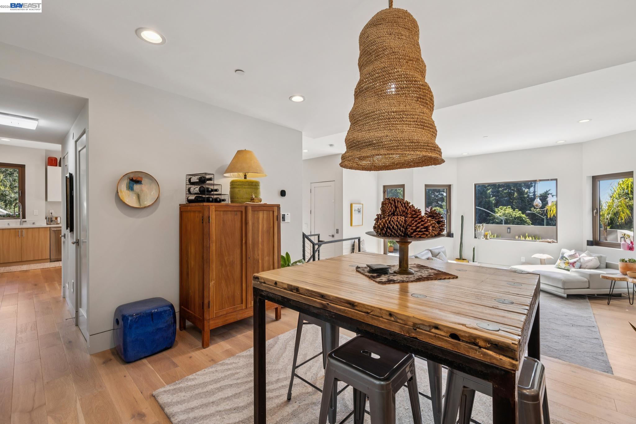 Detail Gallery Image 16 of 60 For 2588 Scout Rd, Oakland,  CA 94611 - 4 Beds | 3/1 Baths