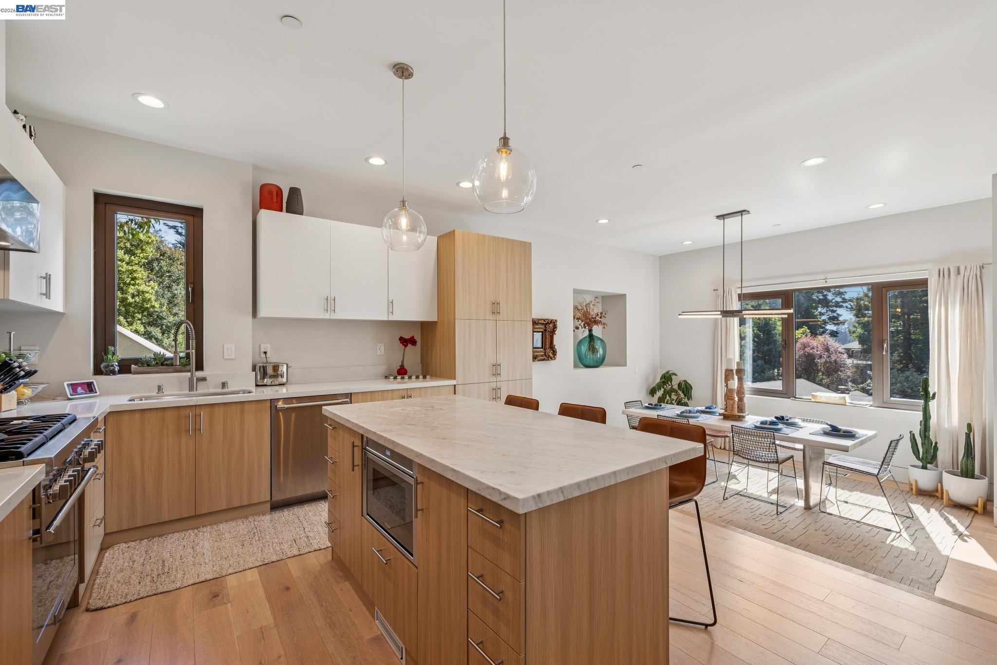 Detail Gallery Image 19 of 60 For 2588 Scout Rd, Oakland,  CA 94611 - 4 Beds | 3/1 Baths